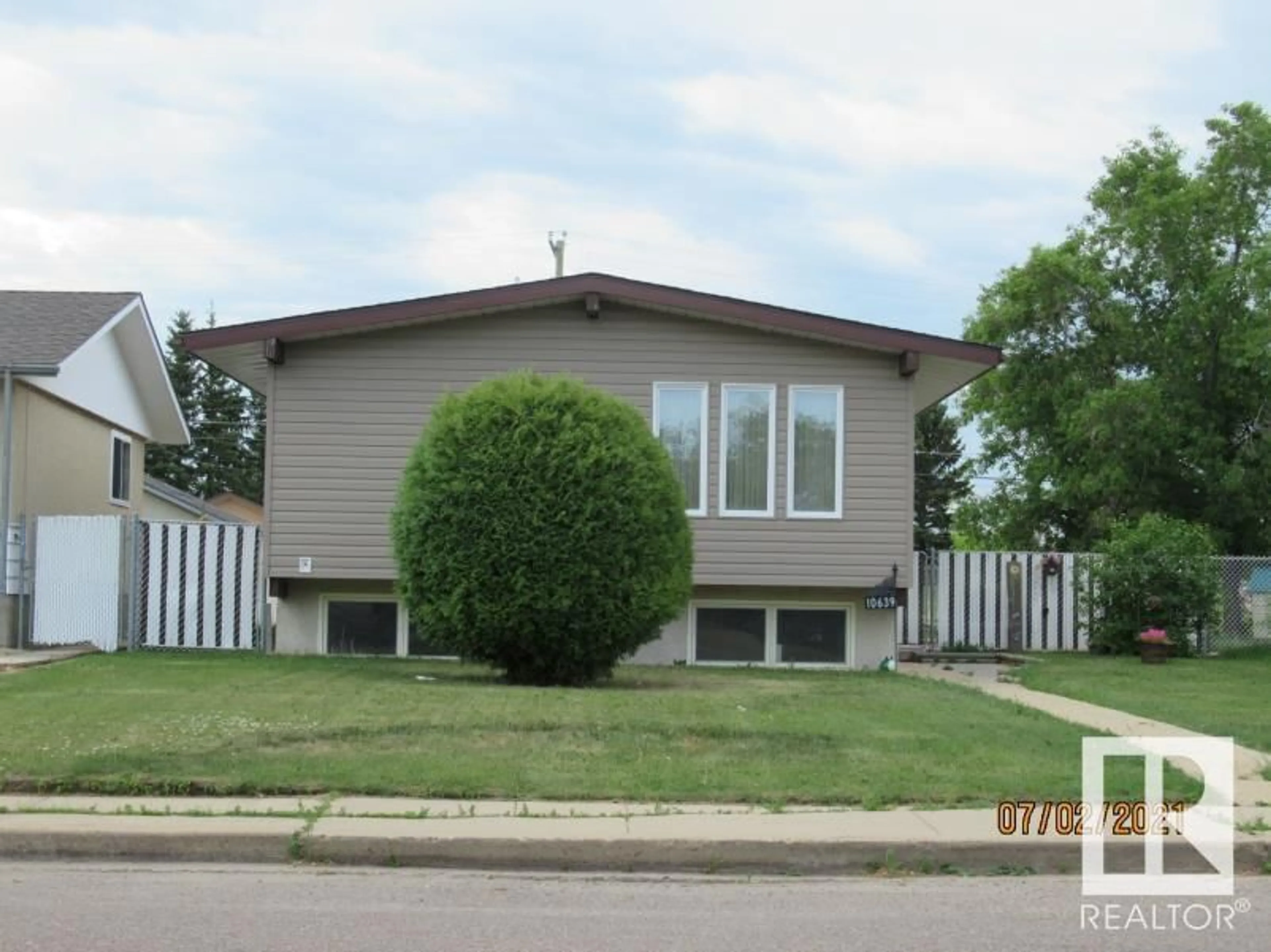 Home with vinyl exterior material, street for 10639 104 ST, Westlock Alberta T7P1L8