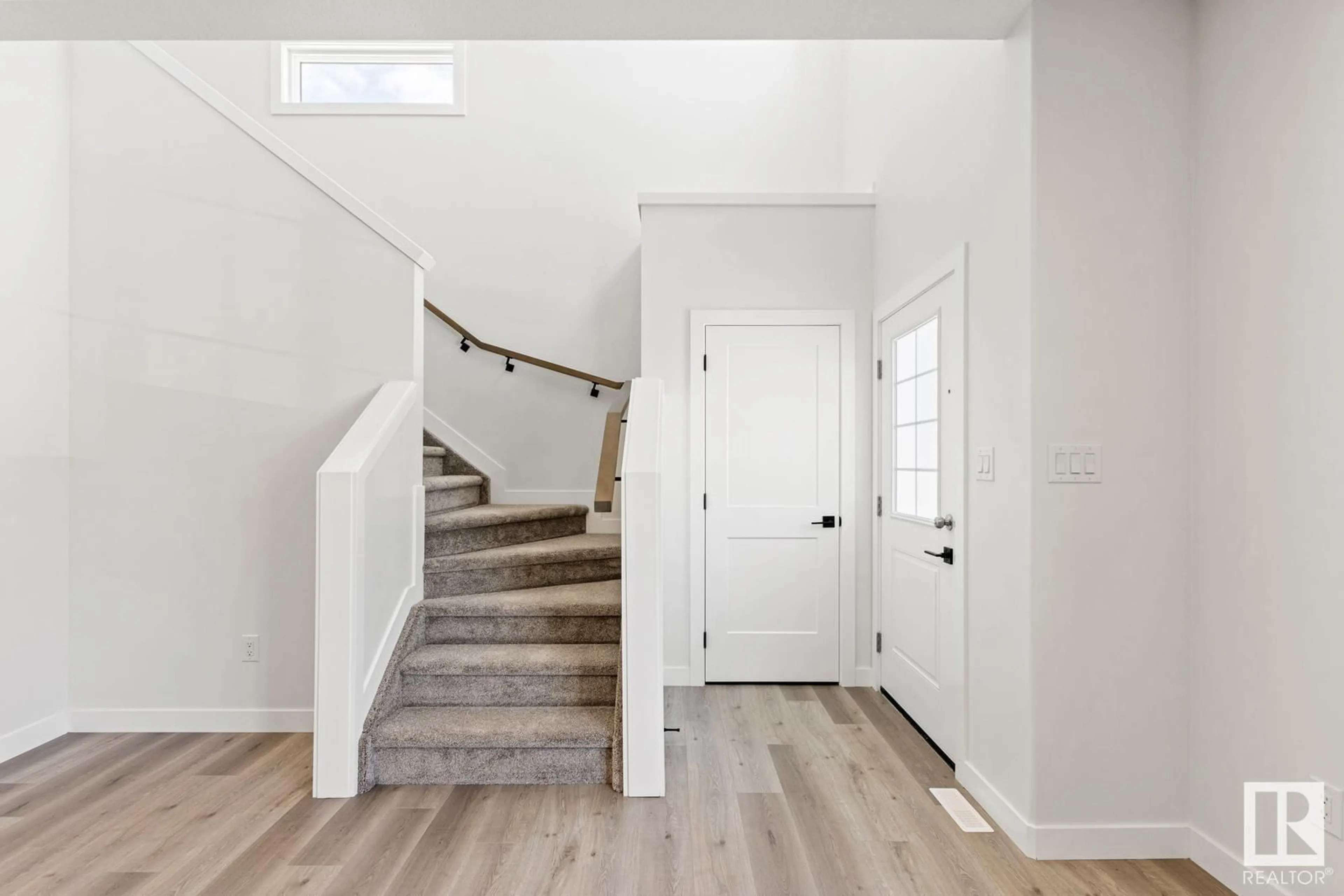 Indoor entryway for 3238 MAGPIE LINK, Edmonton Alberta T5S0K8