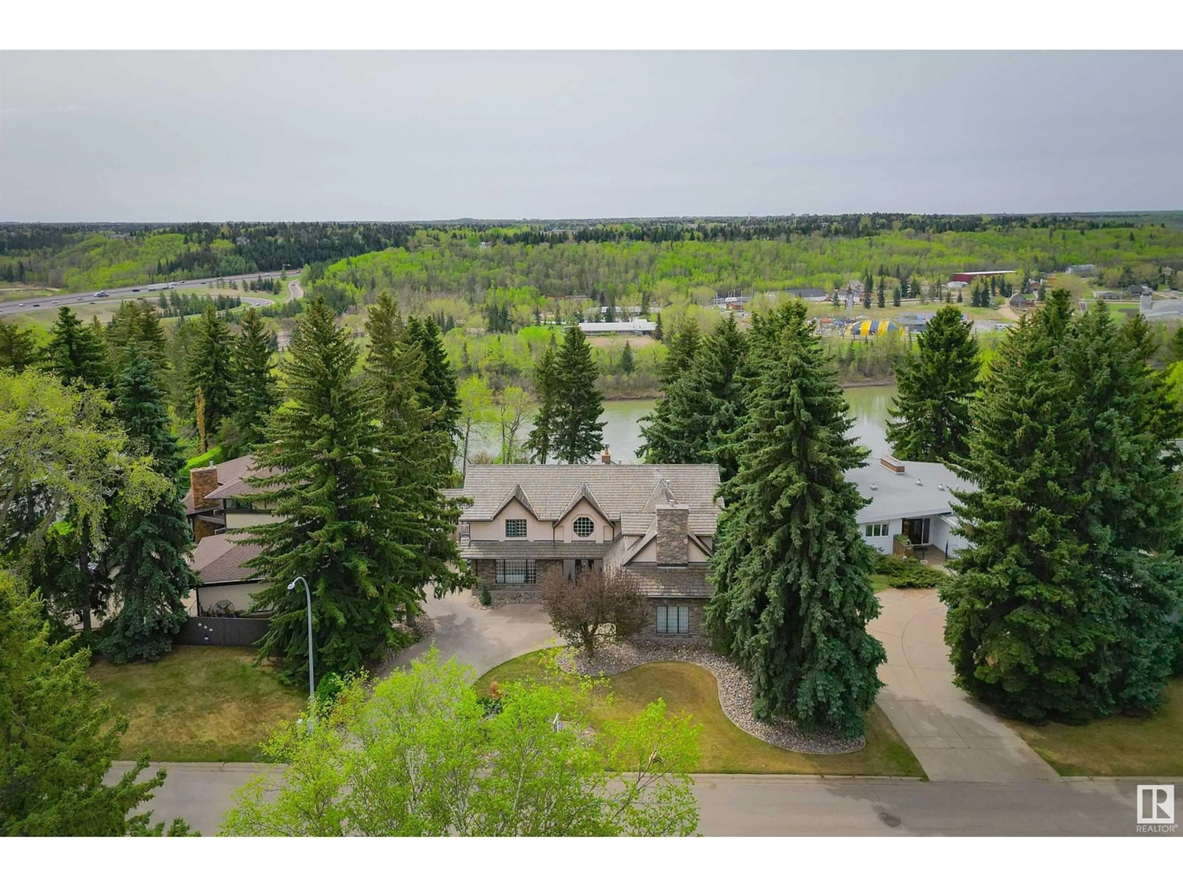 A pic from outside/outdoor area/front of a property/back of a property/a pic from drone, water/lake/river/ocean view for 151 QUESNELL CR, Edmonton Alberta T5R5P1
