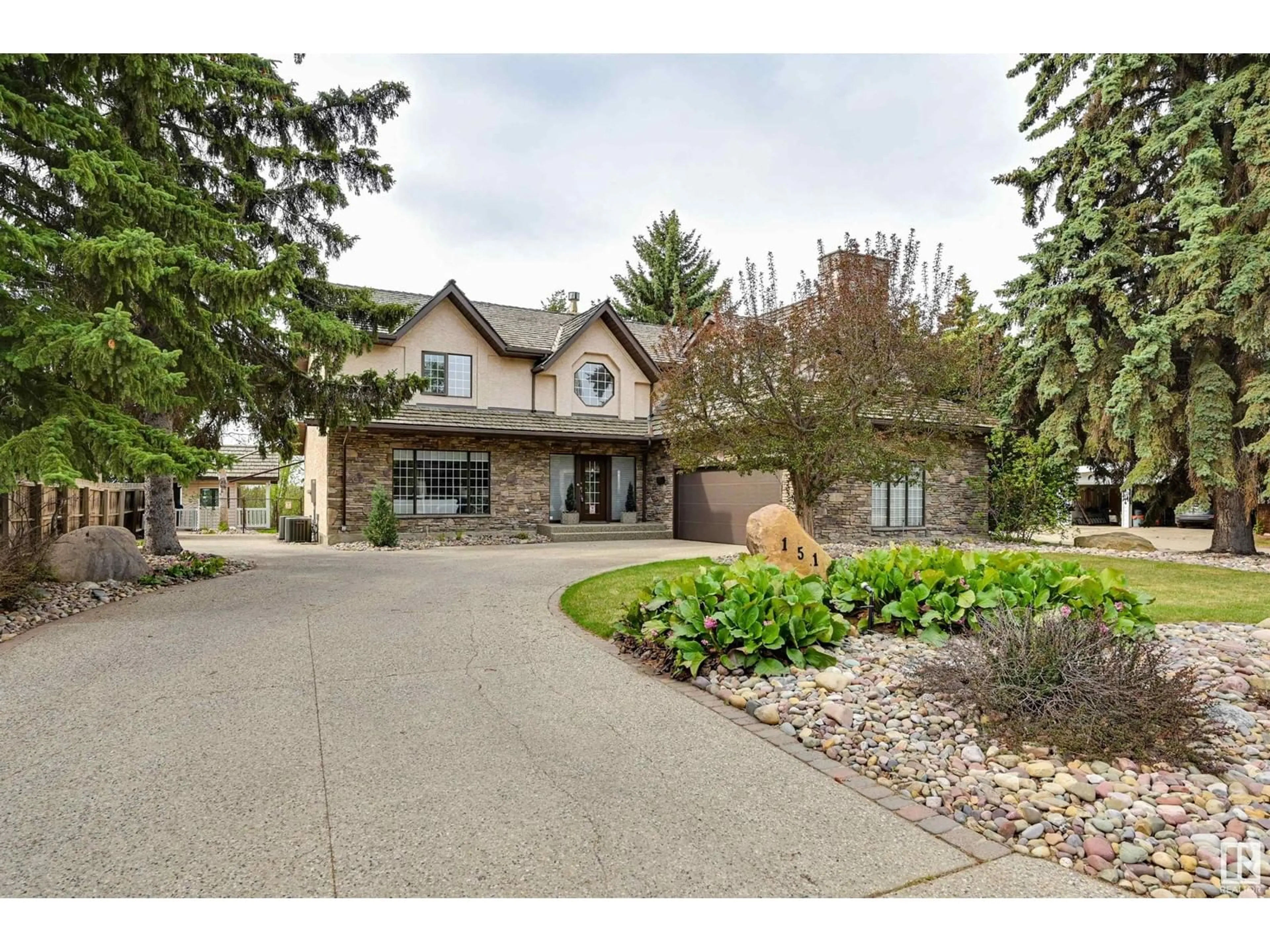 Indoor foyer for 151 QUESNELL CR, Edmonton Alberta T5R5P1