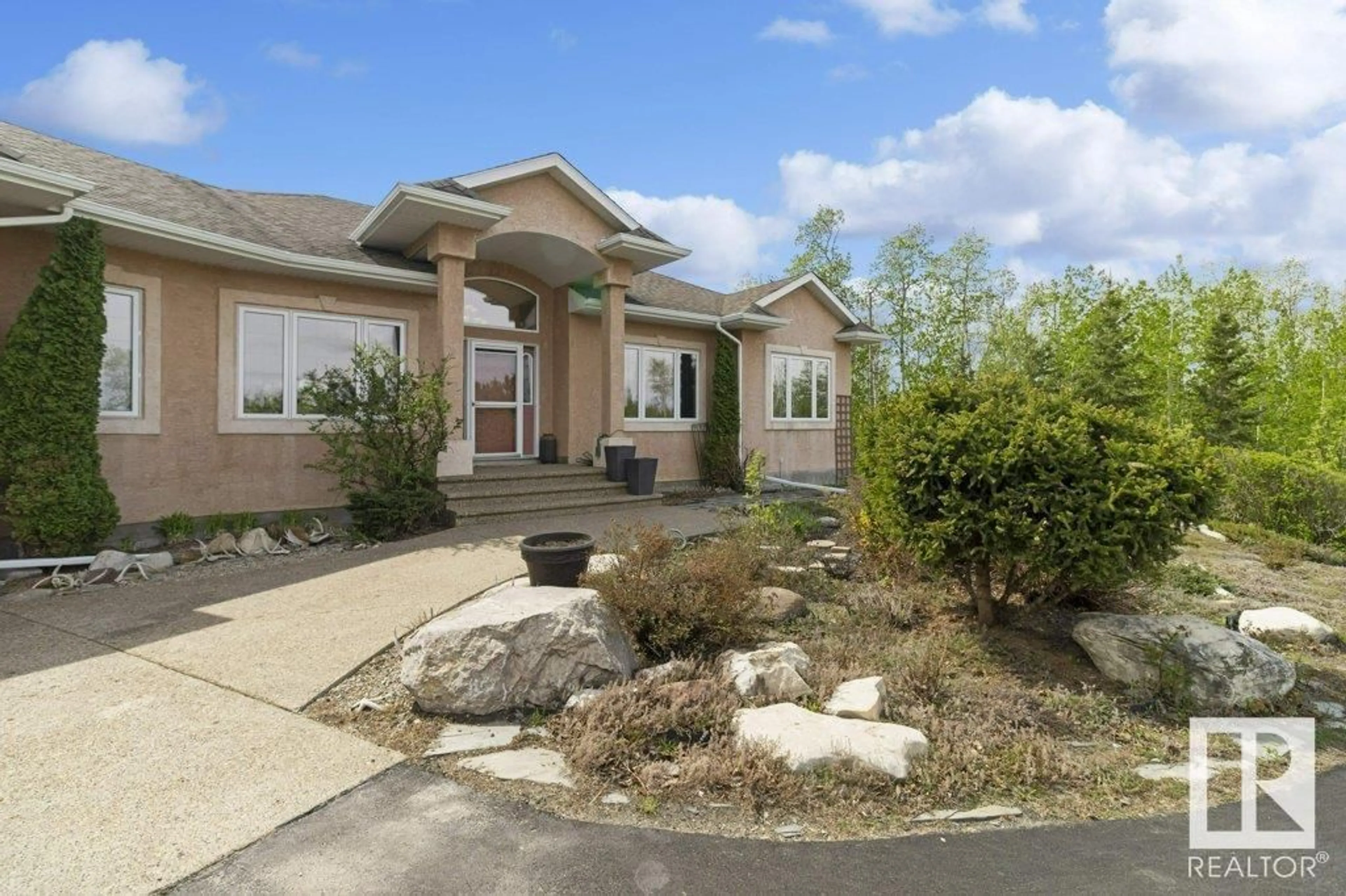 Home with vinyl exterior material, unknown for 60 21252 TWP ROAD ROAD, Rural Strathcona County Alberta T8G2C4