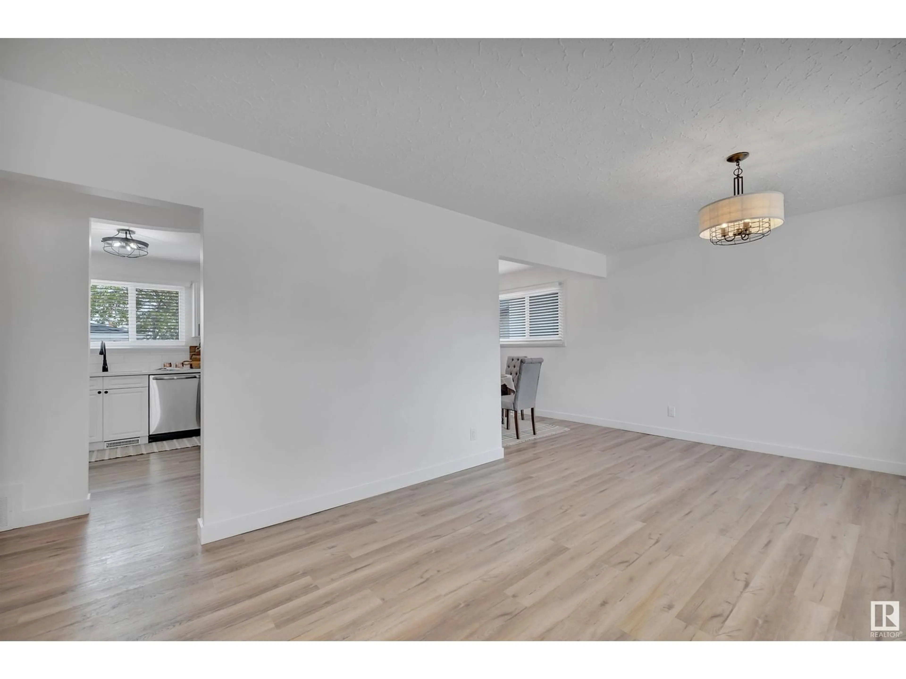 A pic of a room for 10403 42 ST, Edmonton Alberta T6A1T3