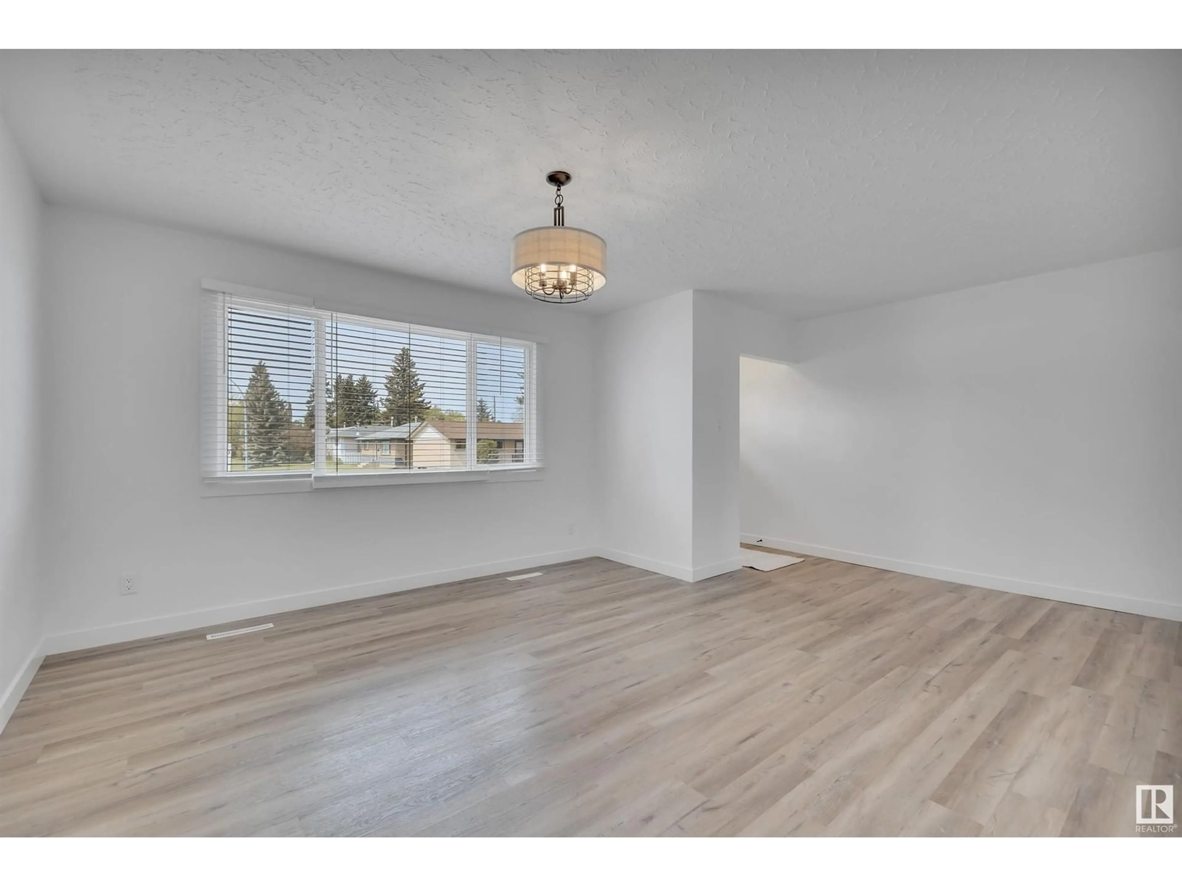 A pic of a room for 10403 42 ST, Edmonton Alberta T6A1T3