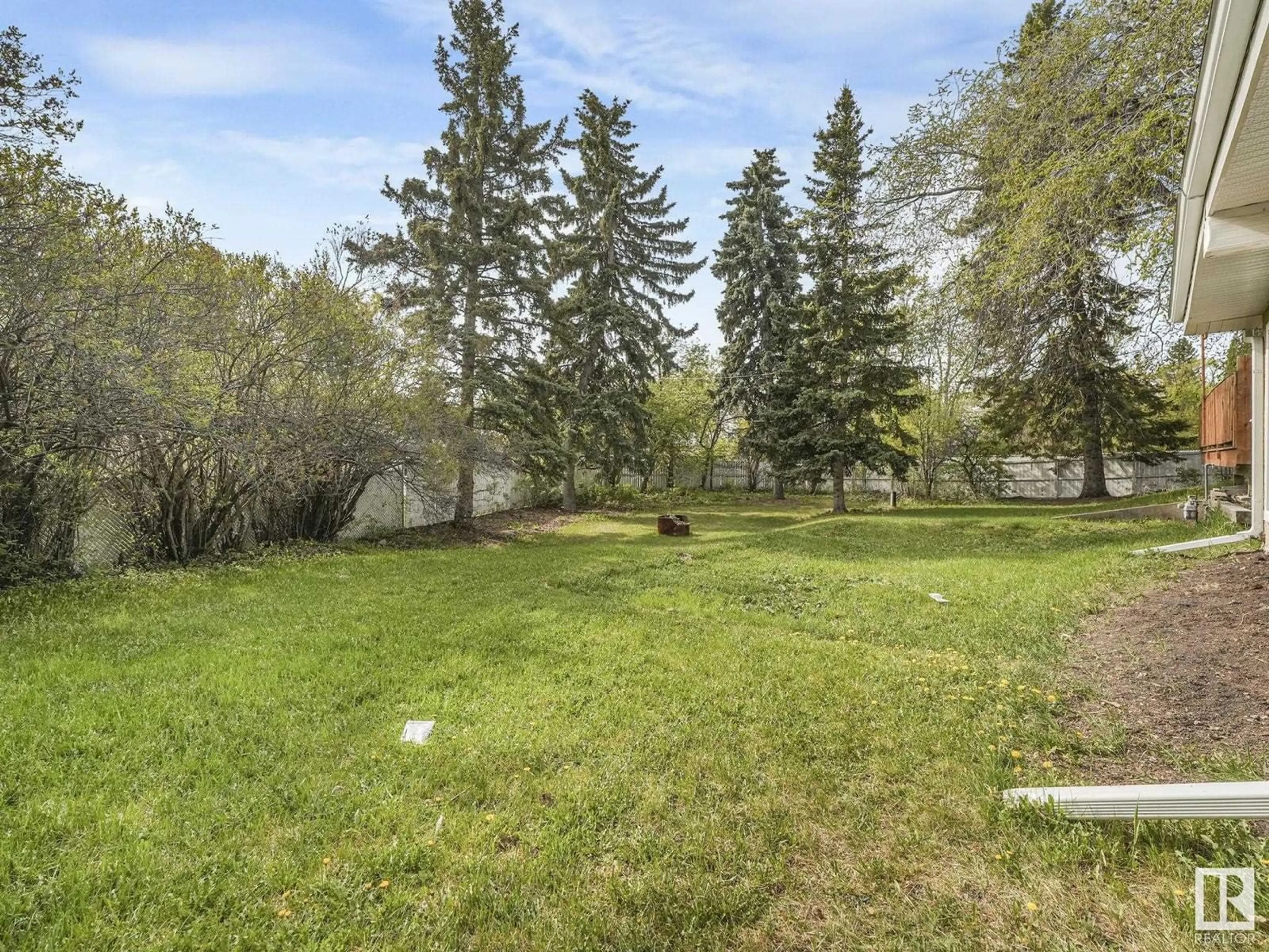 A pic from outside/outdoor area/front of a property/back of a property/a pic from drone, forest/trees view for 15 YEW CO, Sherwood Park Alberta T8A0R2