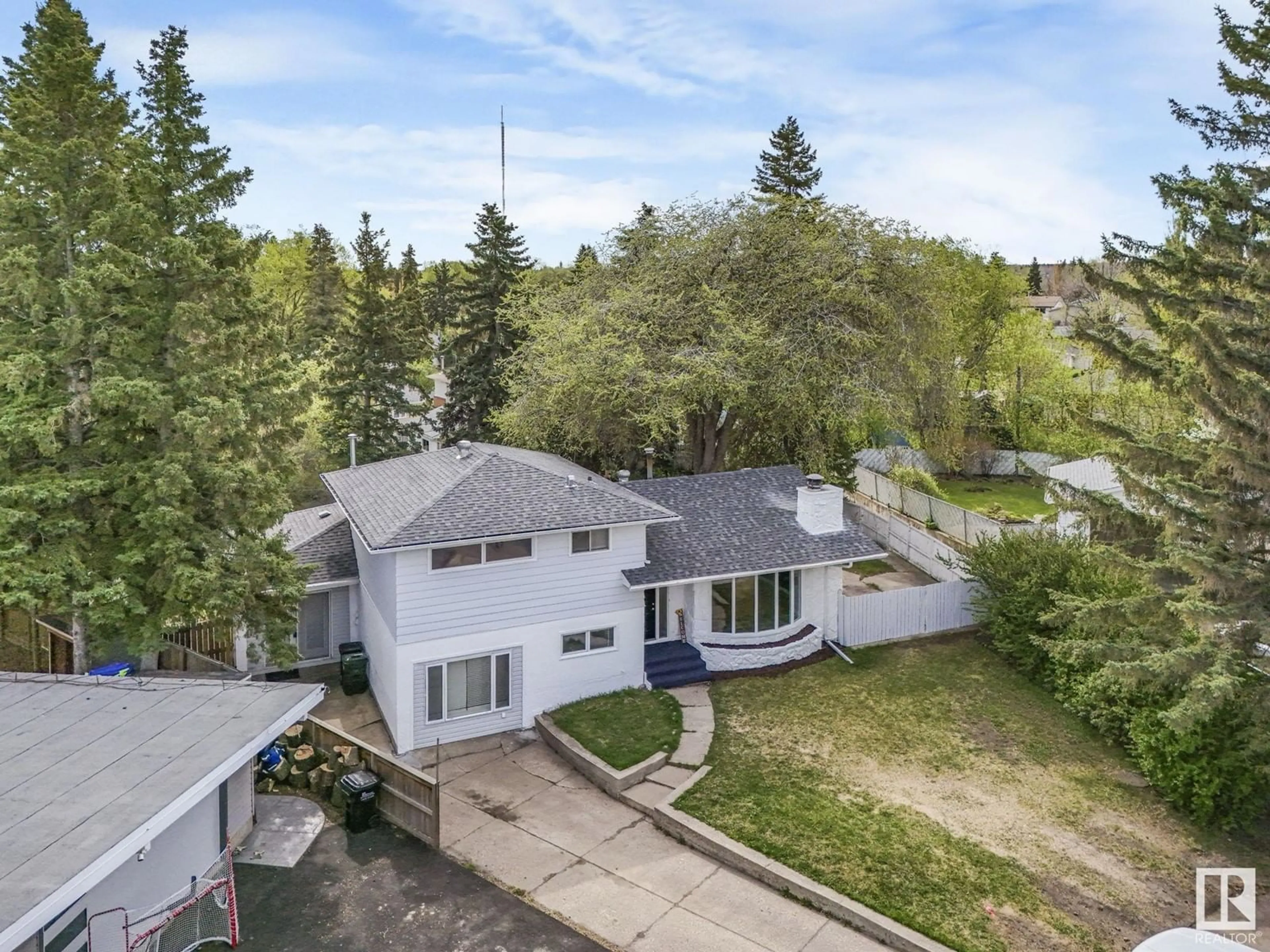 A pic from outside/outdoor area/front of a property/back of a property/a pic from drone, street for 15 YEW CO, Sherwood Park Alberta T8A0R2