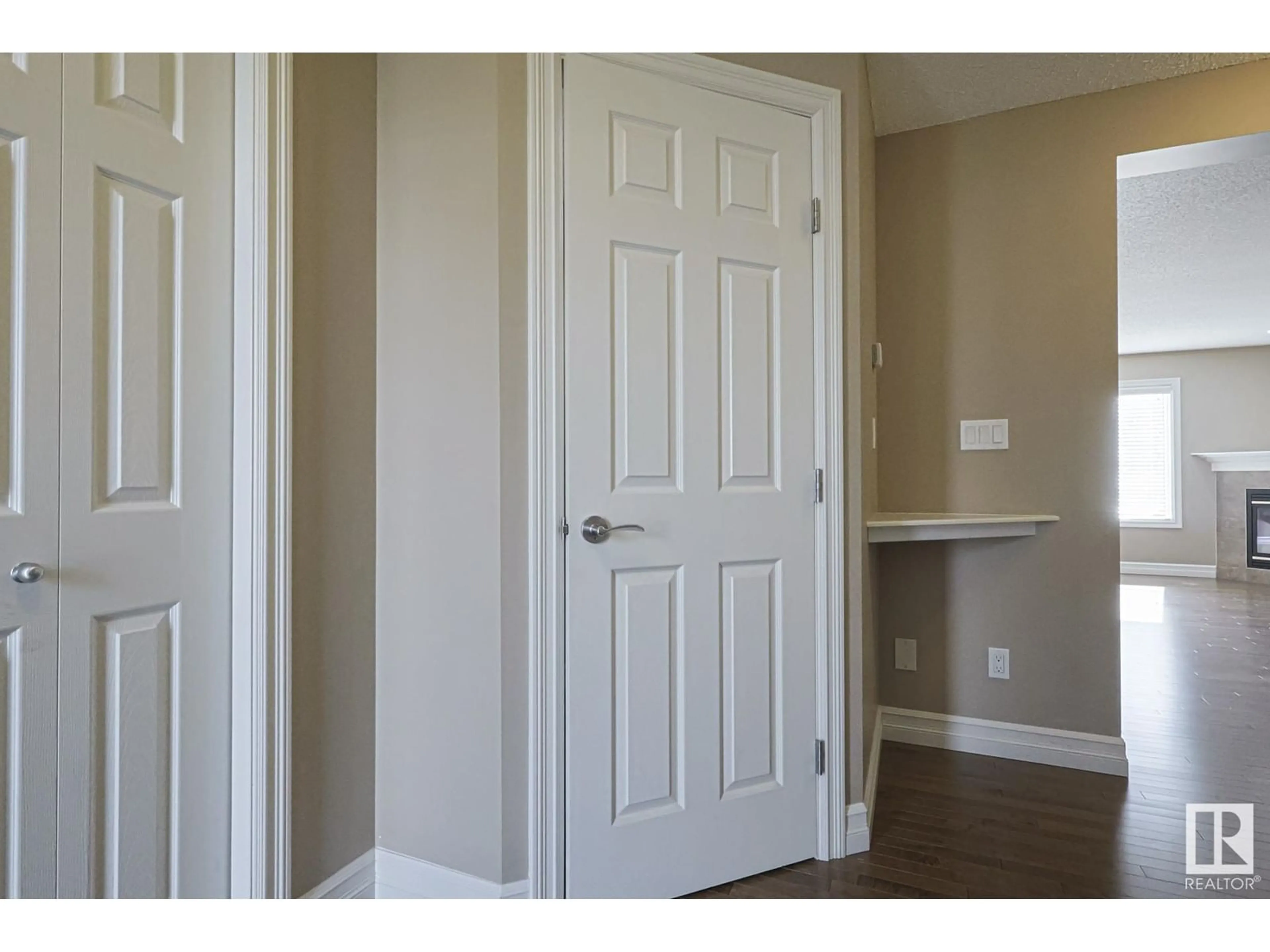Indoor entryway for 219 - 92 CHARLOTTE WY, Sherwood Park Alberta T8H0T3