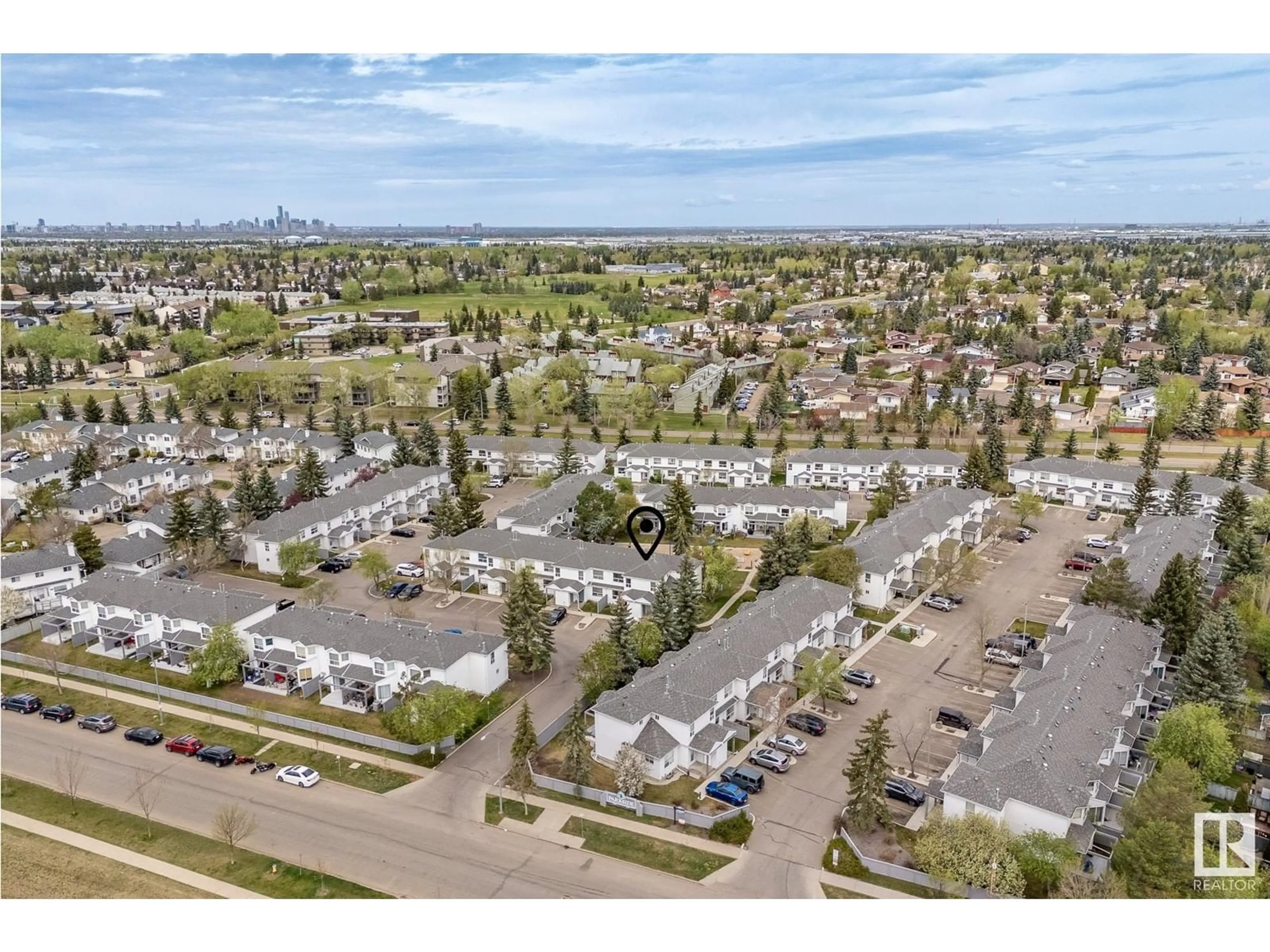 A pic from outside/outdoor area/front of a property/back of a property/a pic from drone, street for 603 - 120 YOUVILLE DR, Edmonton Alberta T6L6V8