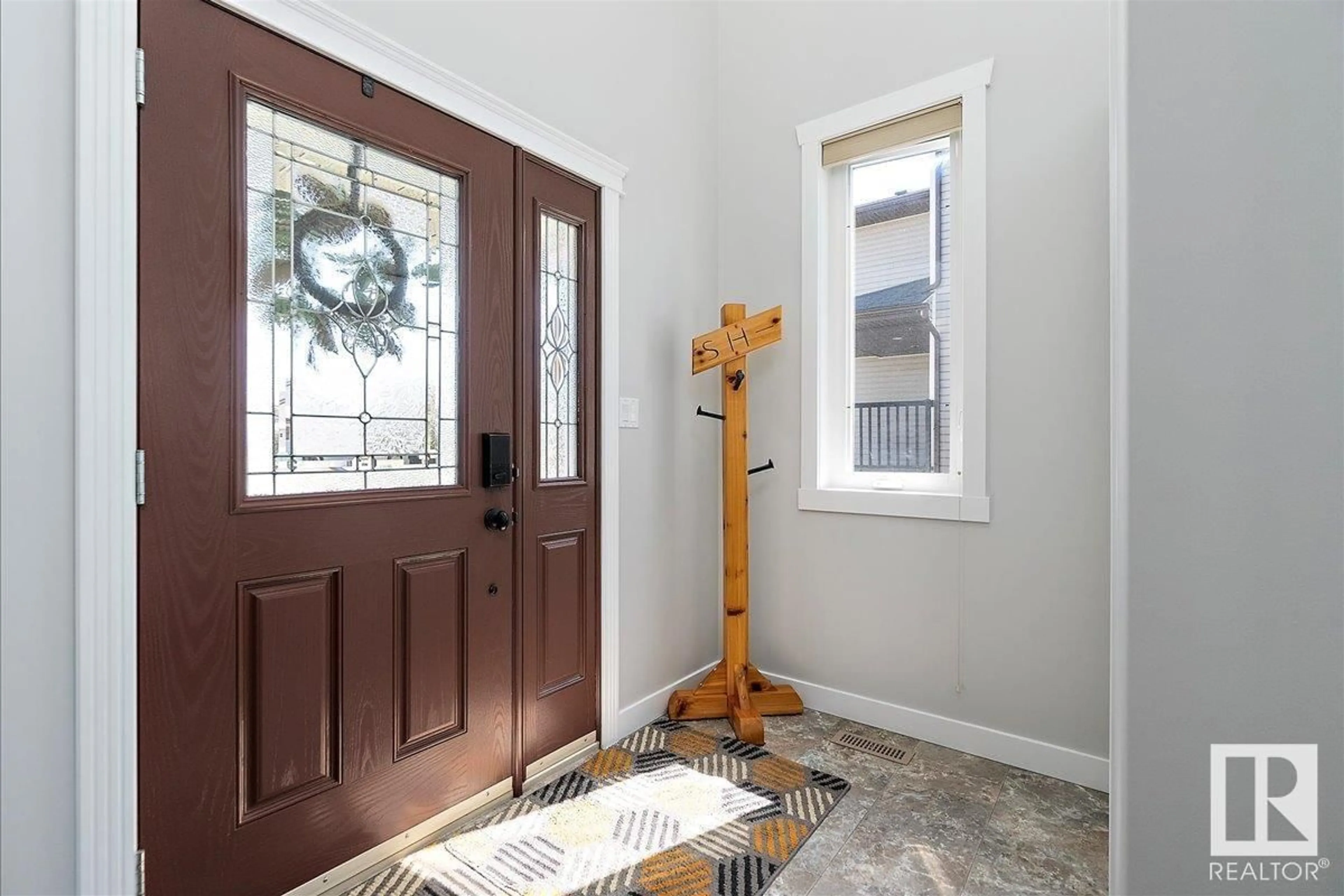 Indoor entryway for 8 BEAVERHILL VIEW, Tofield Alberta T0B4J0