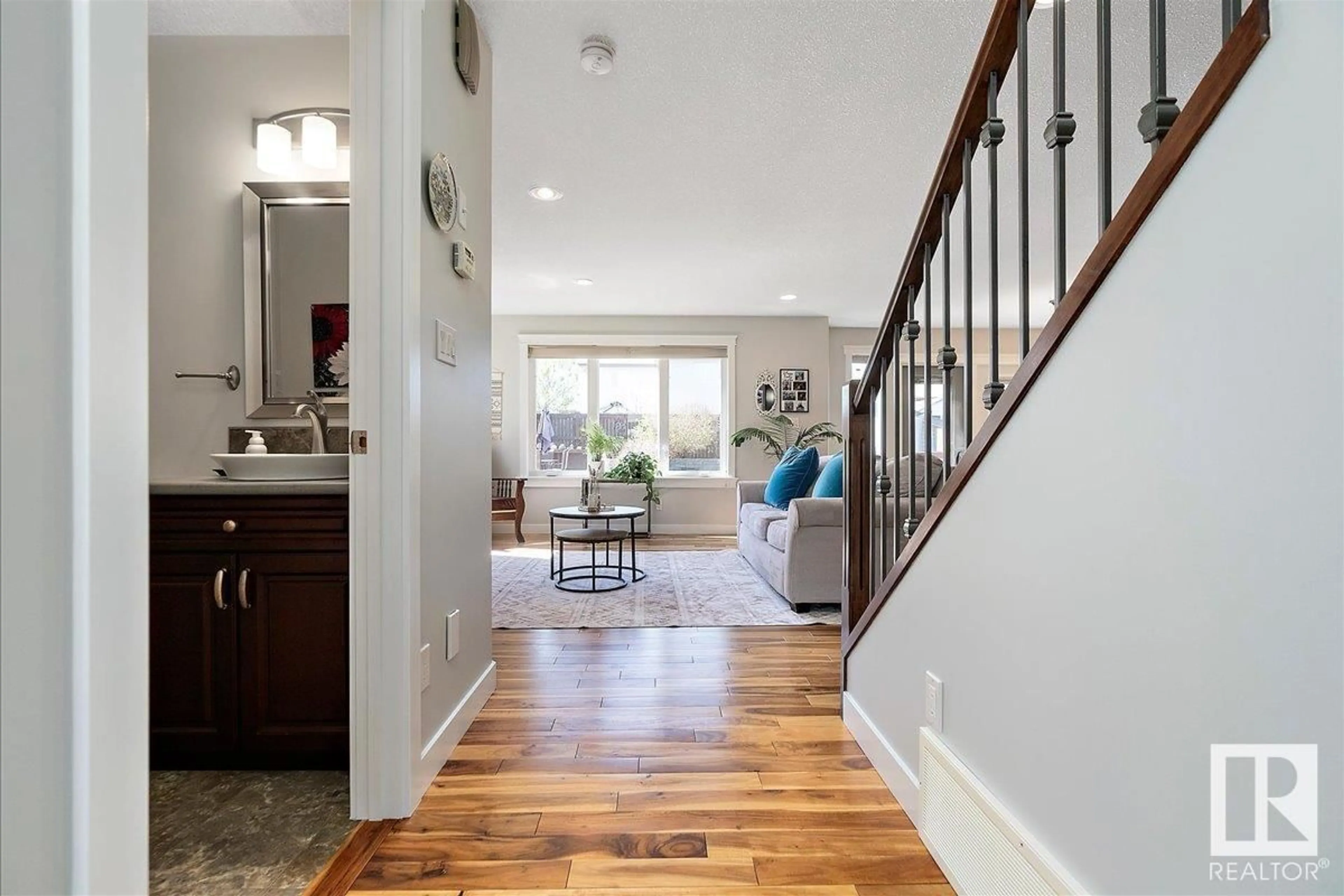 Indoor entryway for 8 BEAVERHILL VIEW, Tofield Alberta T0B4J0