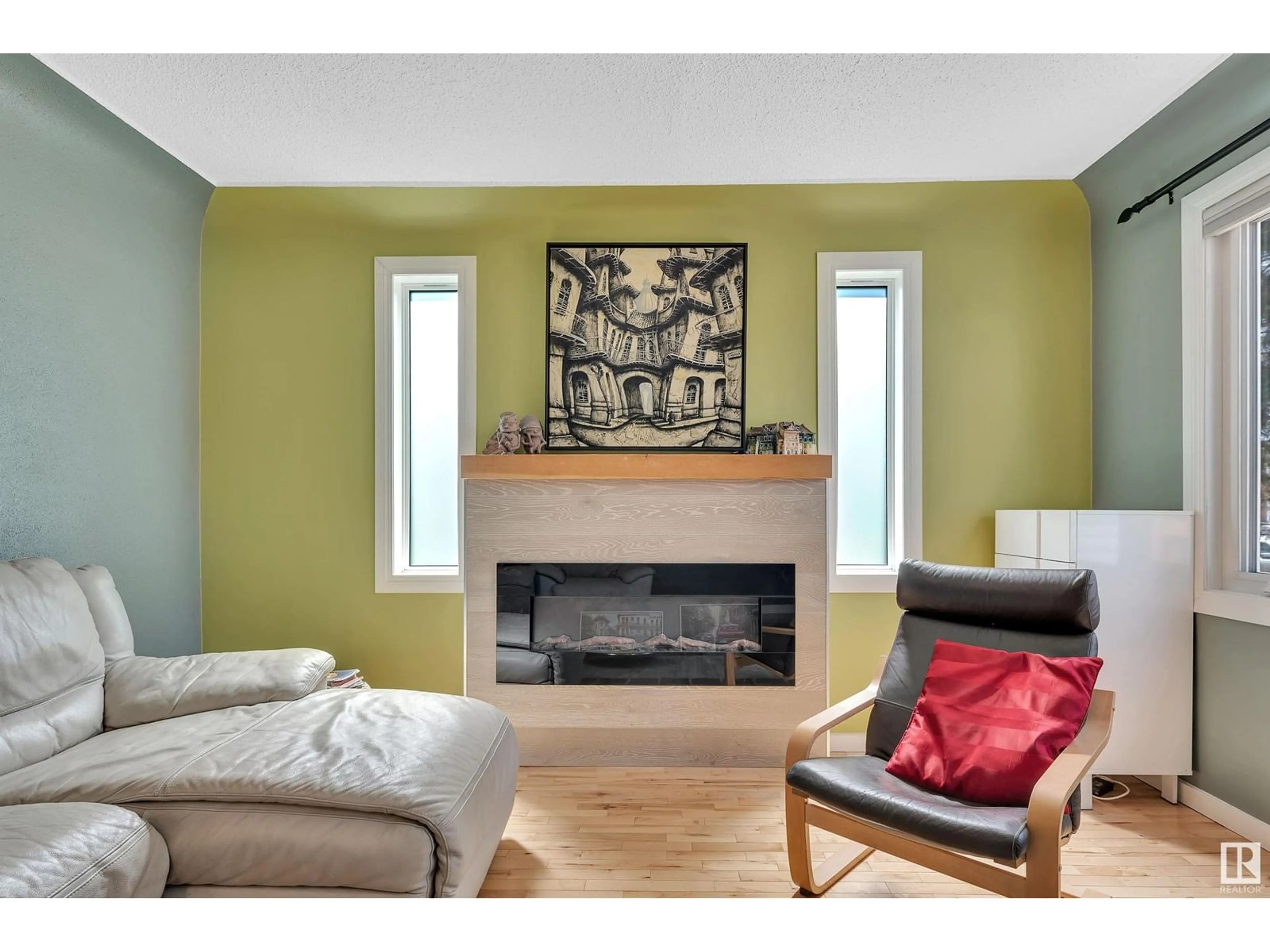 Living room with furniture, wood/laminate floor for NW - 11519 102 ST, Edmonton Alberta T5G2E8