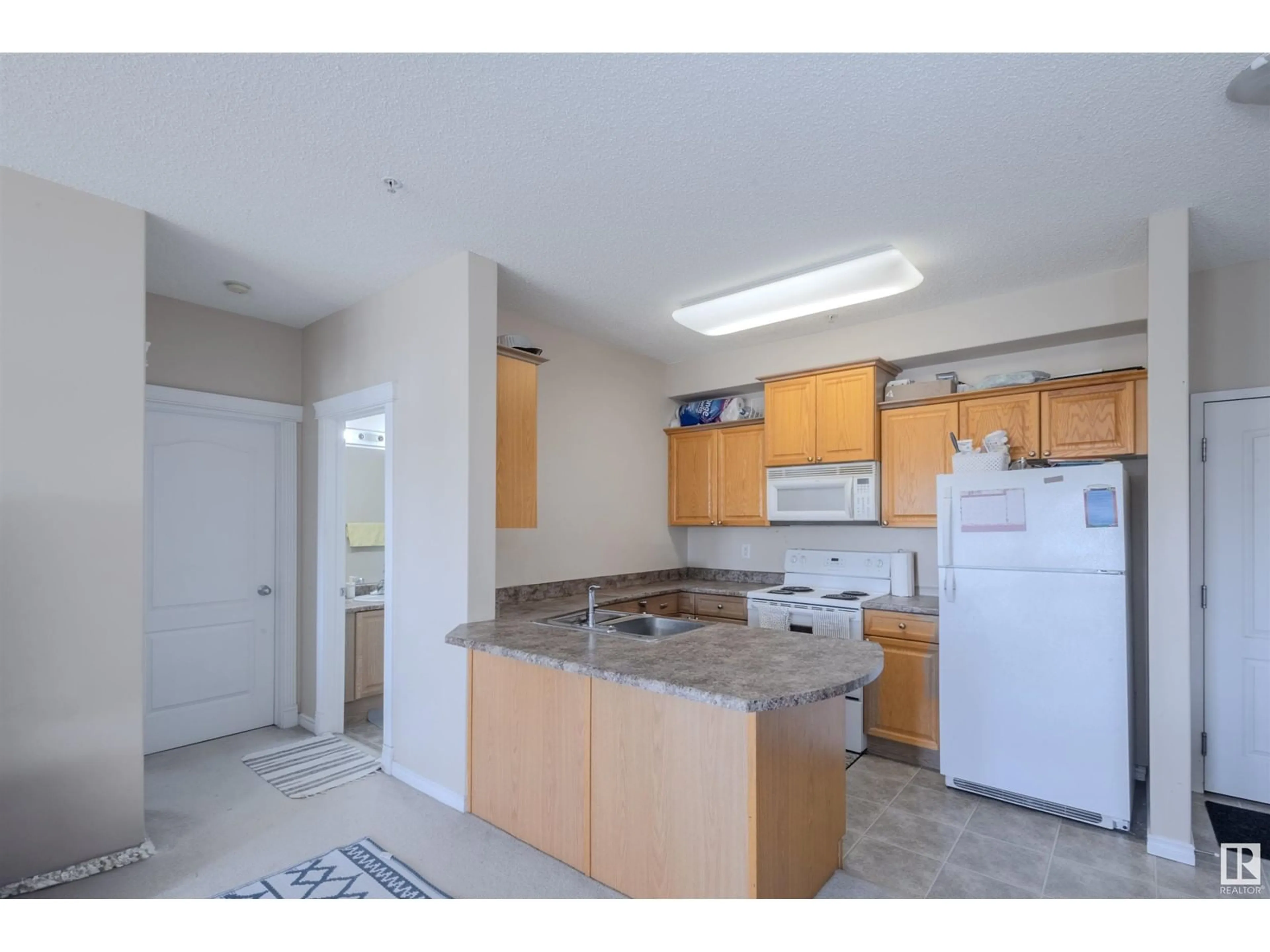 Standard kitchen, unknown for NW - 325 16807 100 AVENUE, Edmonton Alberta T5P4Z6