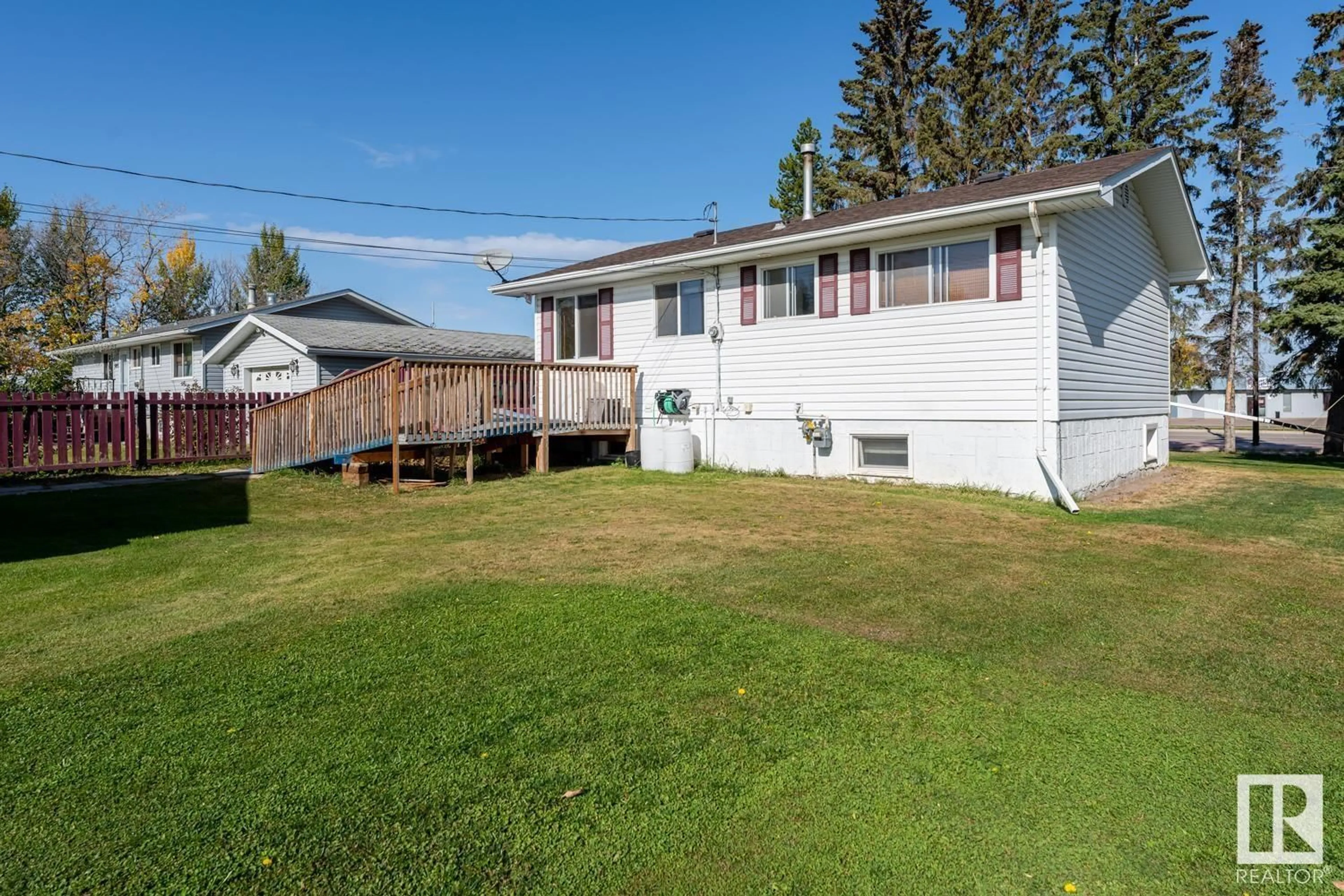 A pic from outside/outdoor area/front of a property/back of a property/a pic from drone, street for 5013 PARKVIEW CR, Cold Lake Alberta T9M1S7