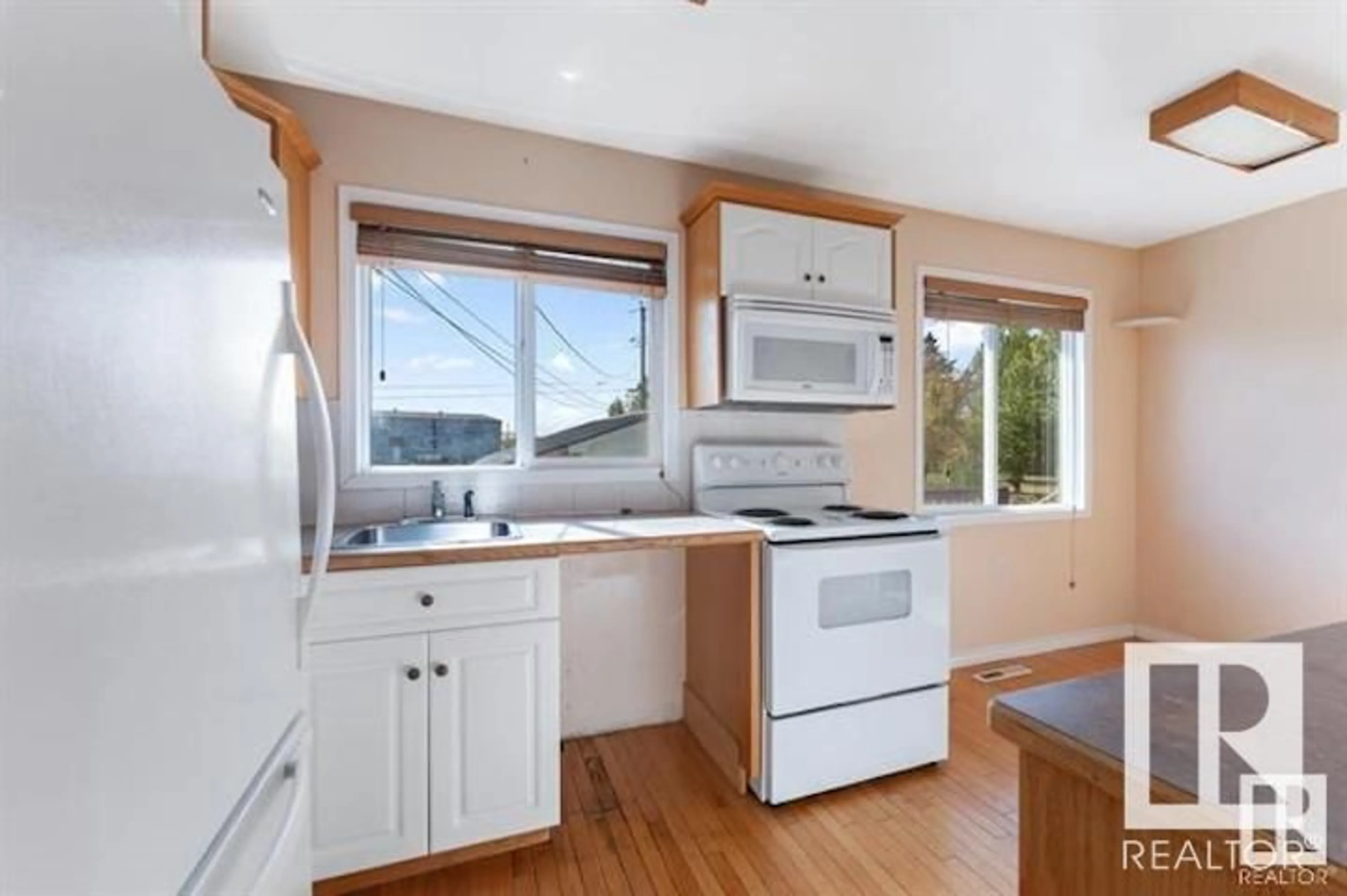 Standard kitchen, wood/laminate floor for 5013 PARKVIEW CR, Cold Lake Alberta T9M1S7