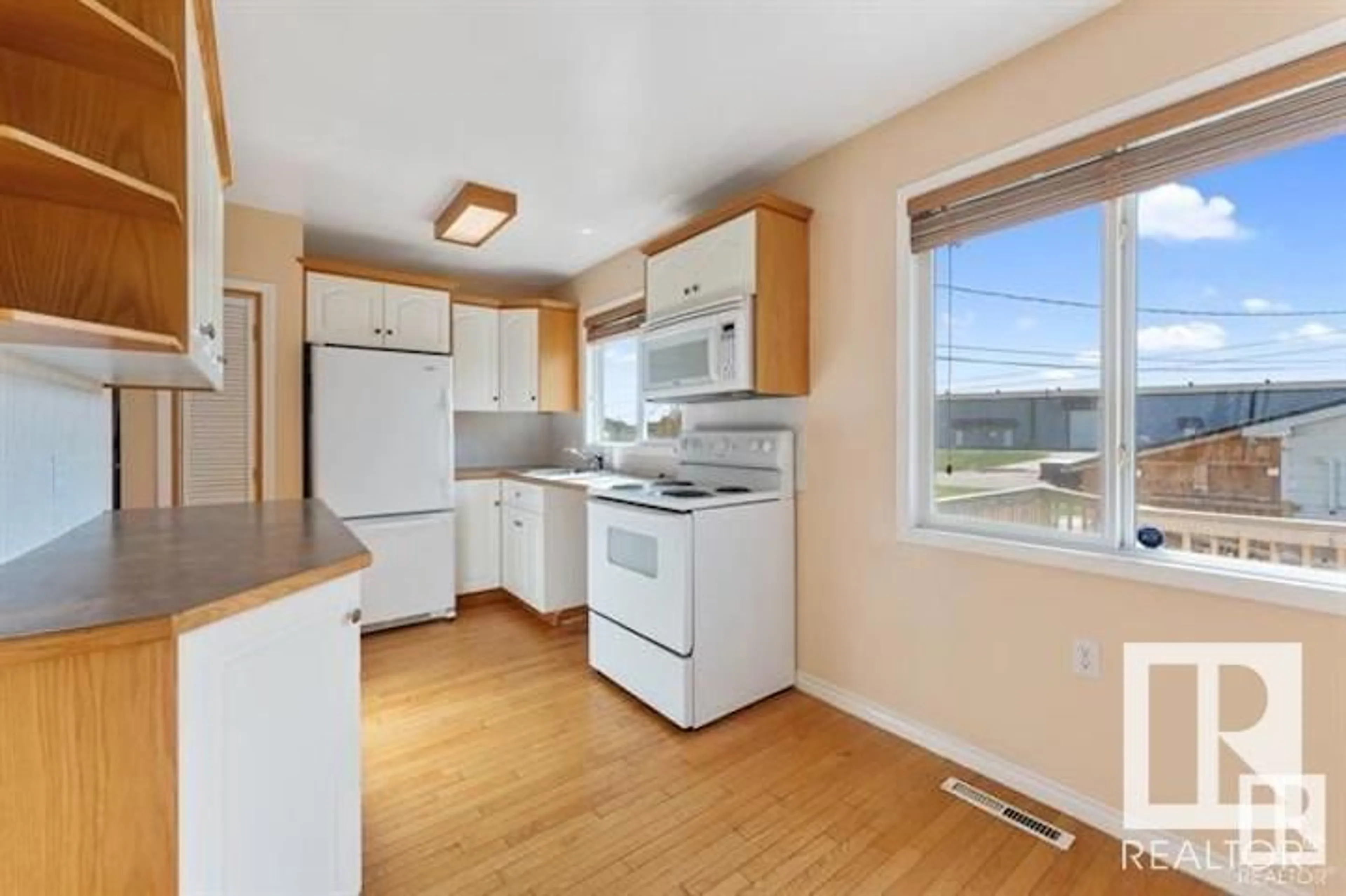 Standard kitchen, unknown for 5013 PARKVIEW CR, Cold Lake Alberta T9M1S7