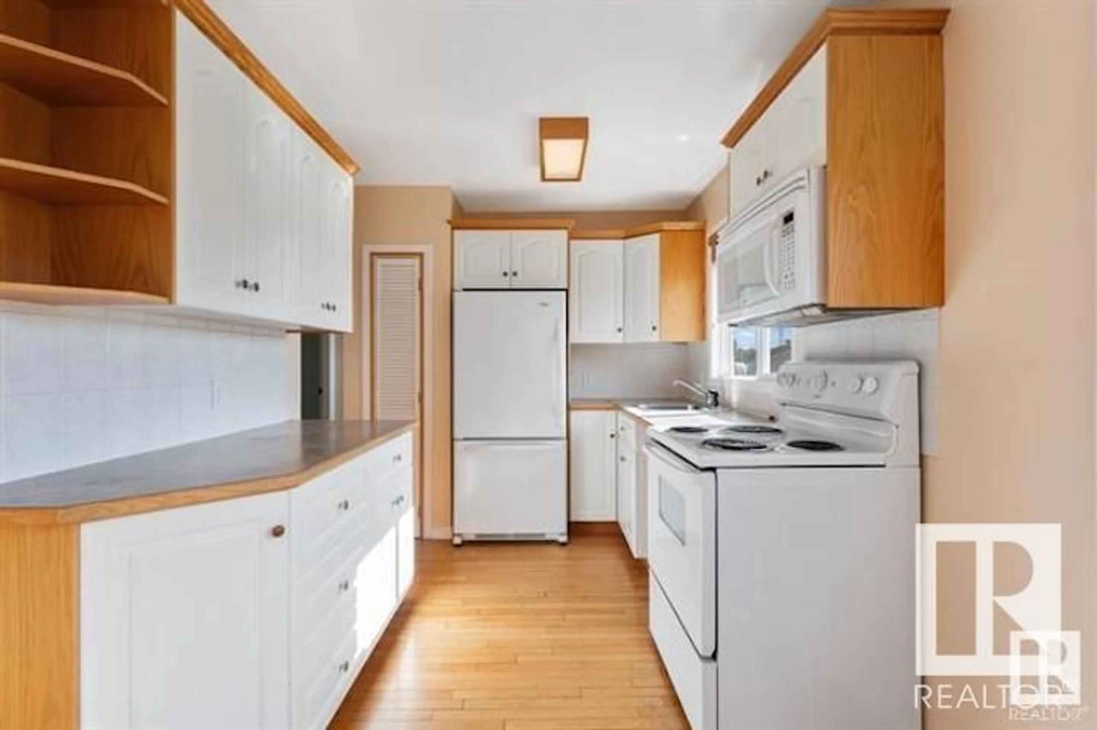 Standard kitchen, unknown for 5013 PARKVIEW CR, Cold Lake Alberta T9M1S7