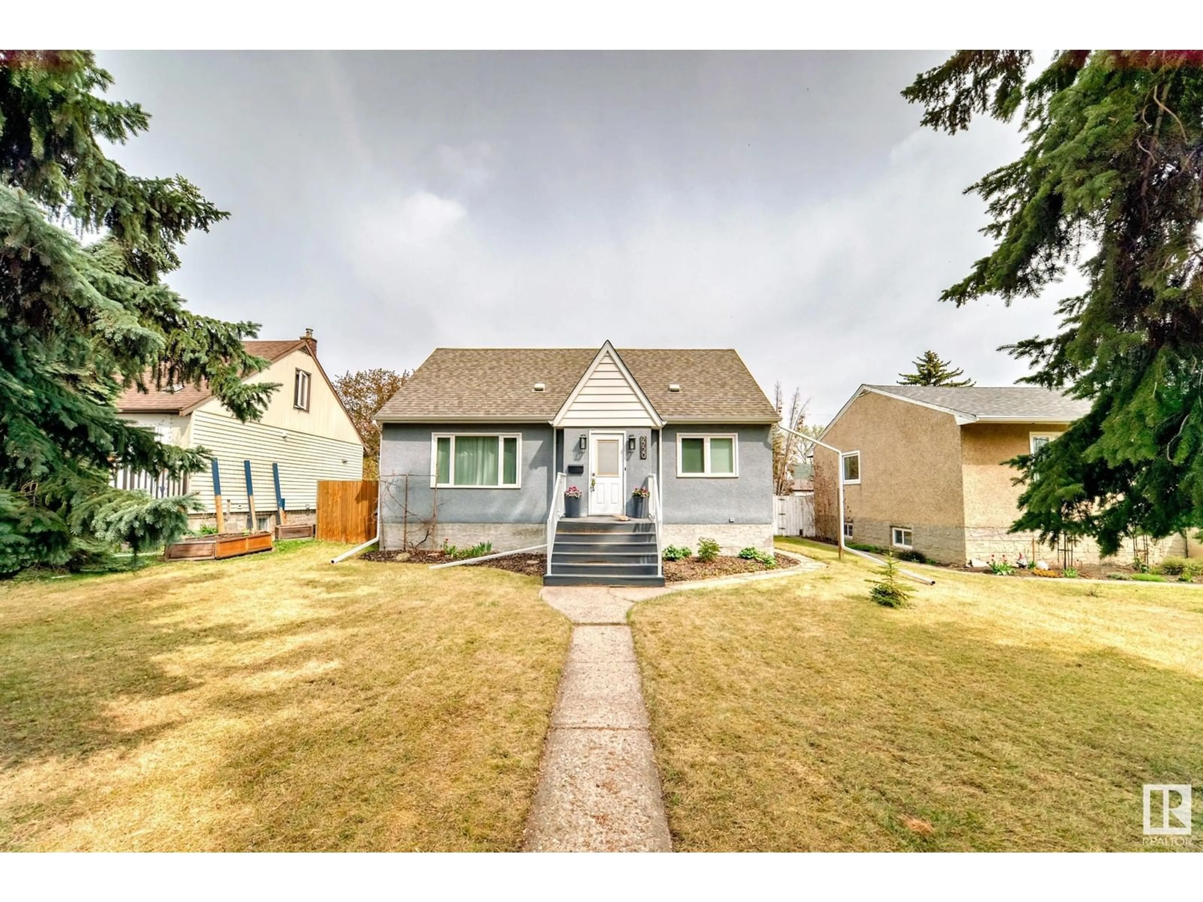A pic from outside/outdoor area/front of a property/back of a property/a pic from drone, street for 7720 77 AV, Edmonton Alberta T6C0K7
