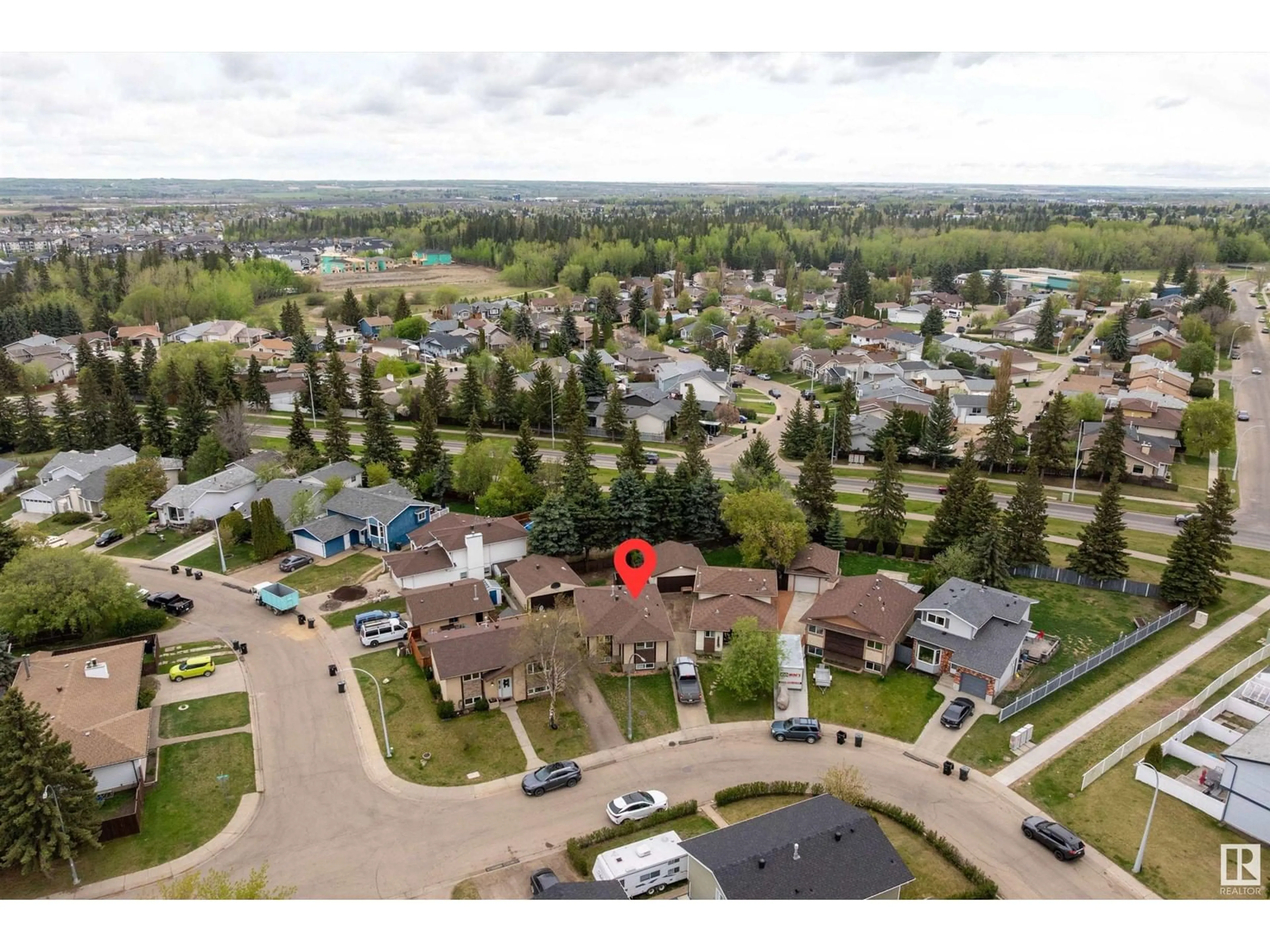 A pic from outside/outdoor area/front of a property/back of a property/a pic from drone, street for 108 WESTRIDGE CR, Spruce Grove Alberta T7X4R6