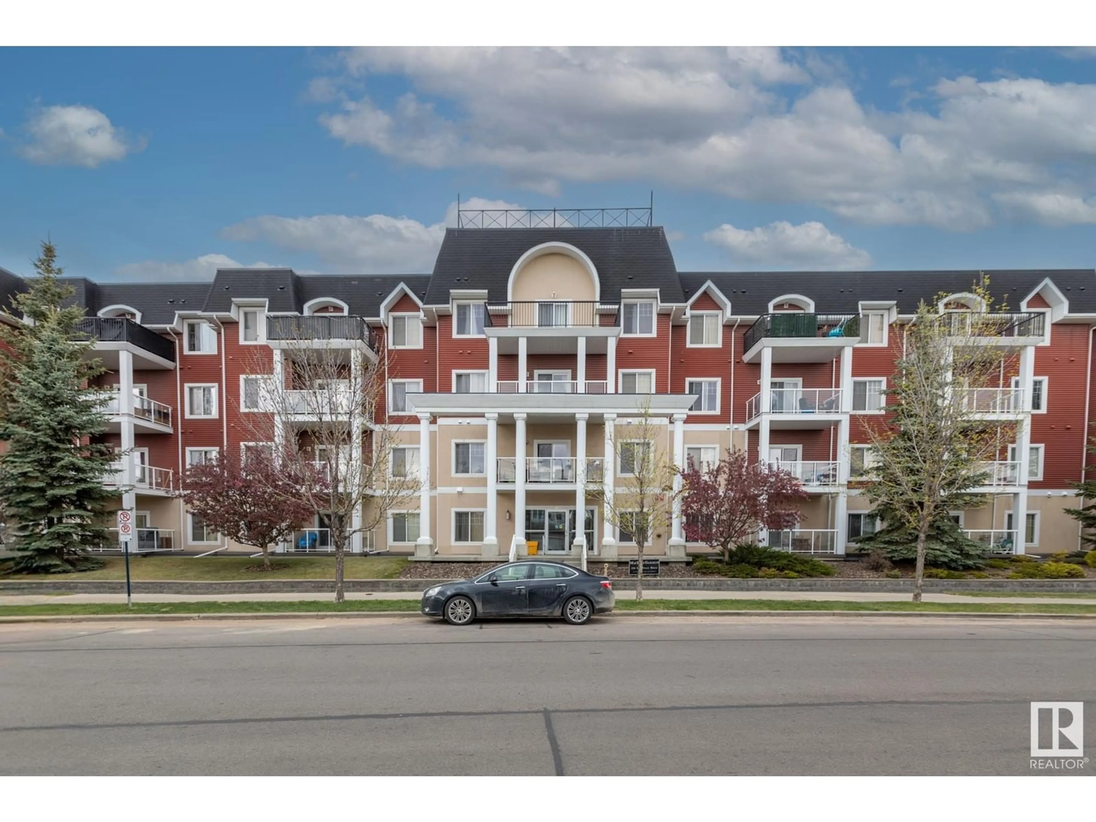 A pic from outside/outdoor area/front of a property/back of a property/a pic from drone, unknown for #219 - 226 MACEWAN RD, Edmonton Alberta T6W0C5