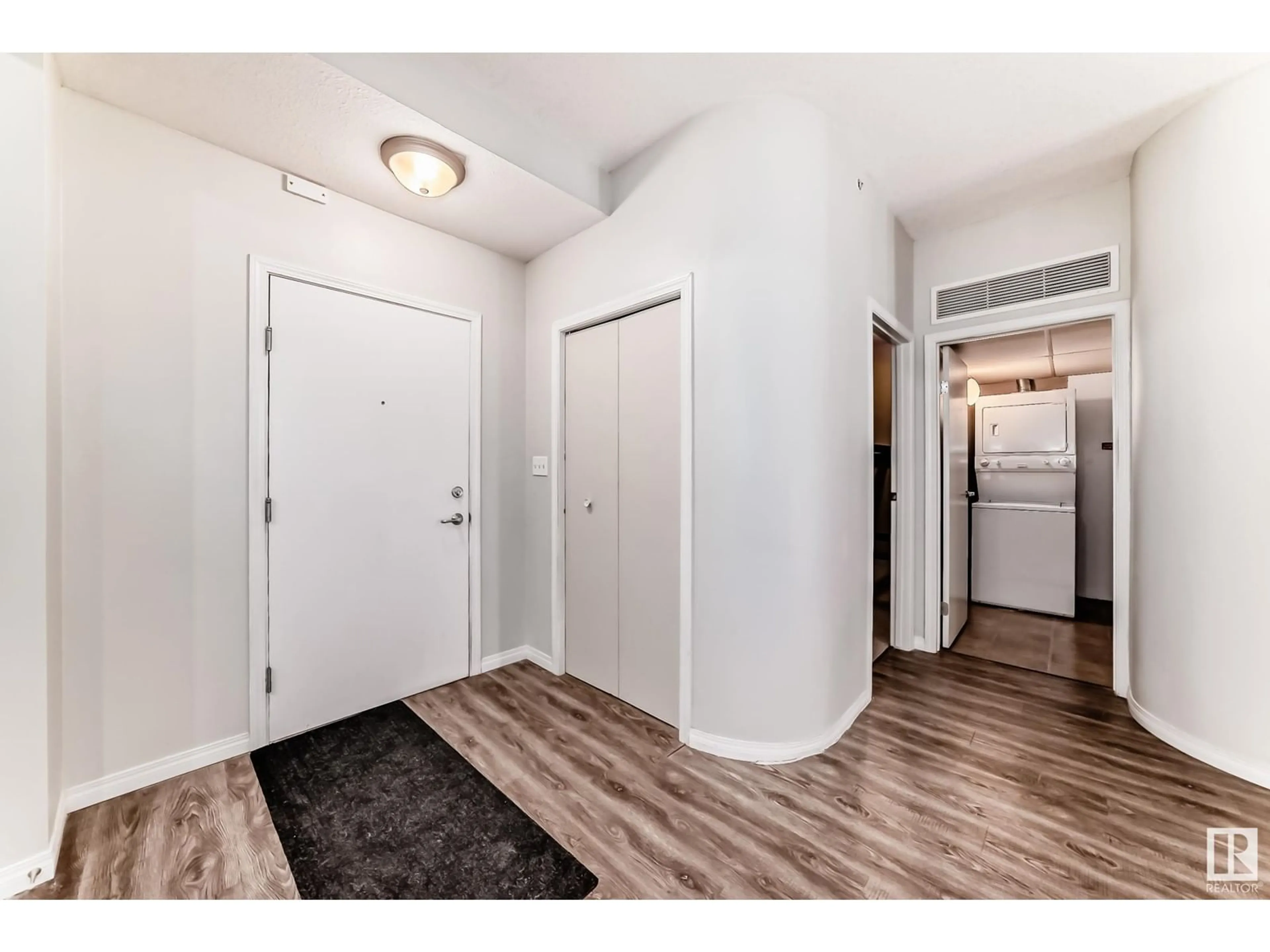 Indoor entryway for 4304 - 423 139 AV, Edmonton Alberta T5Y0H6