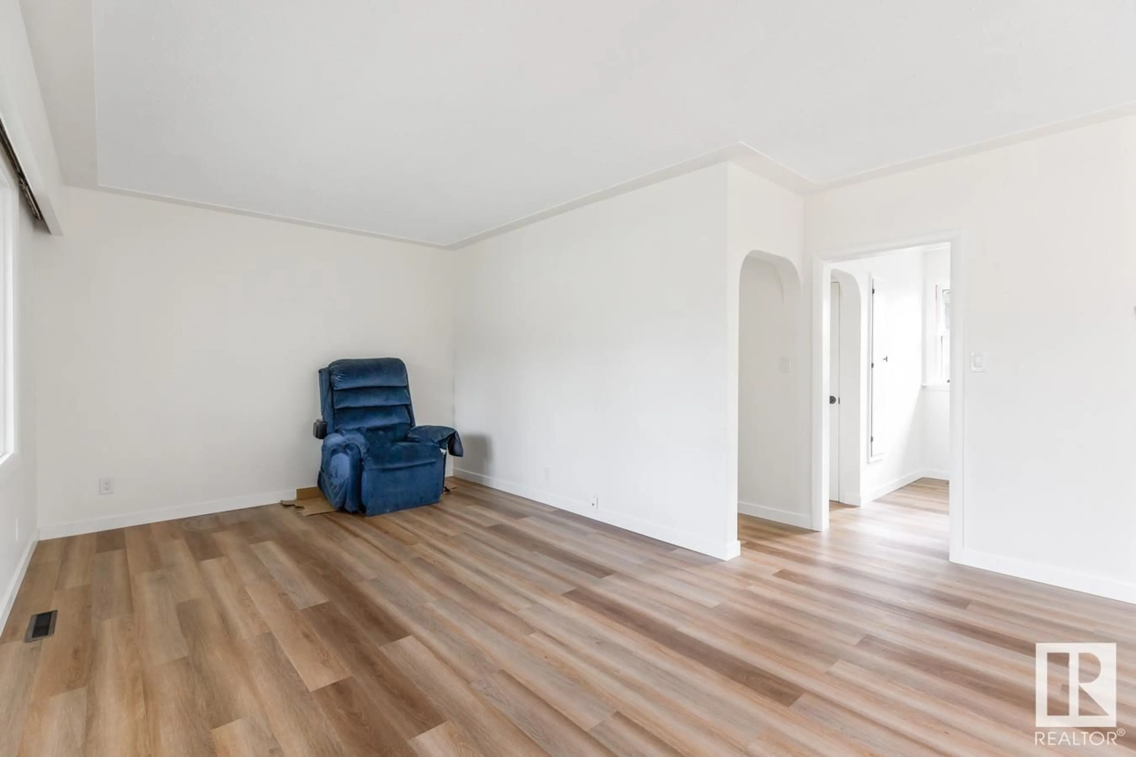 A pic of a room for 11949 51 ST, Edmonton Alberta T5W3G5