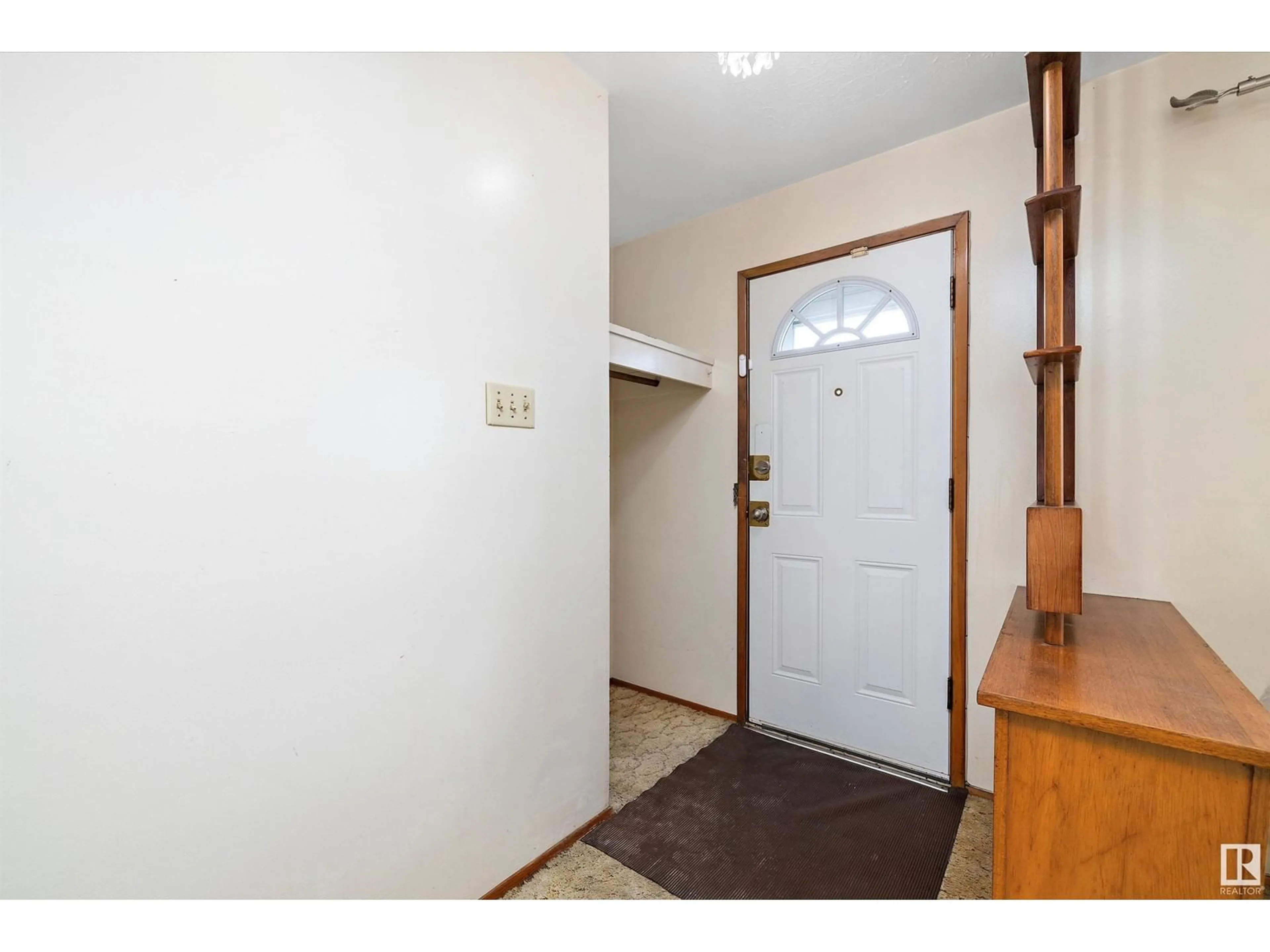 Indoor entryway for NW - 8008 159 ST, Edmonton Alberta T5R2E4
