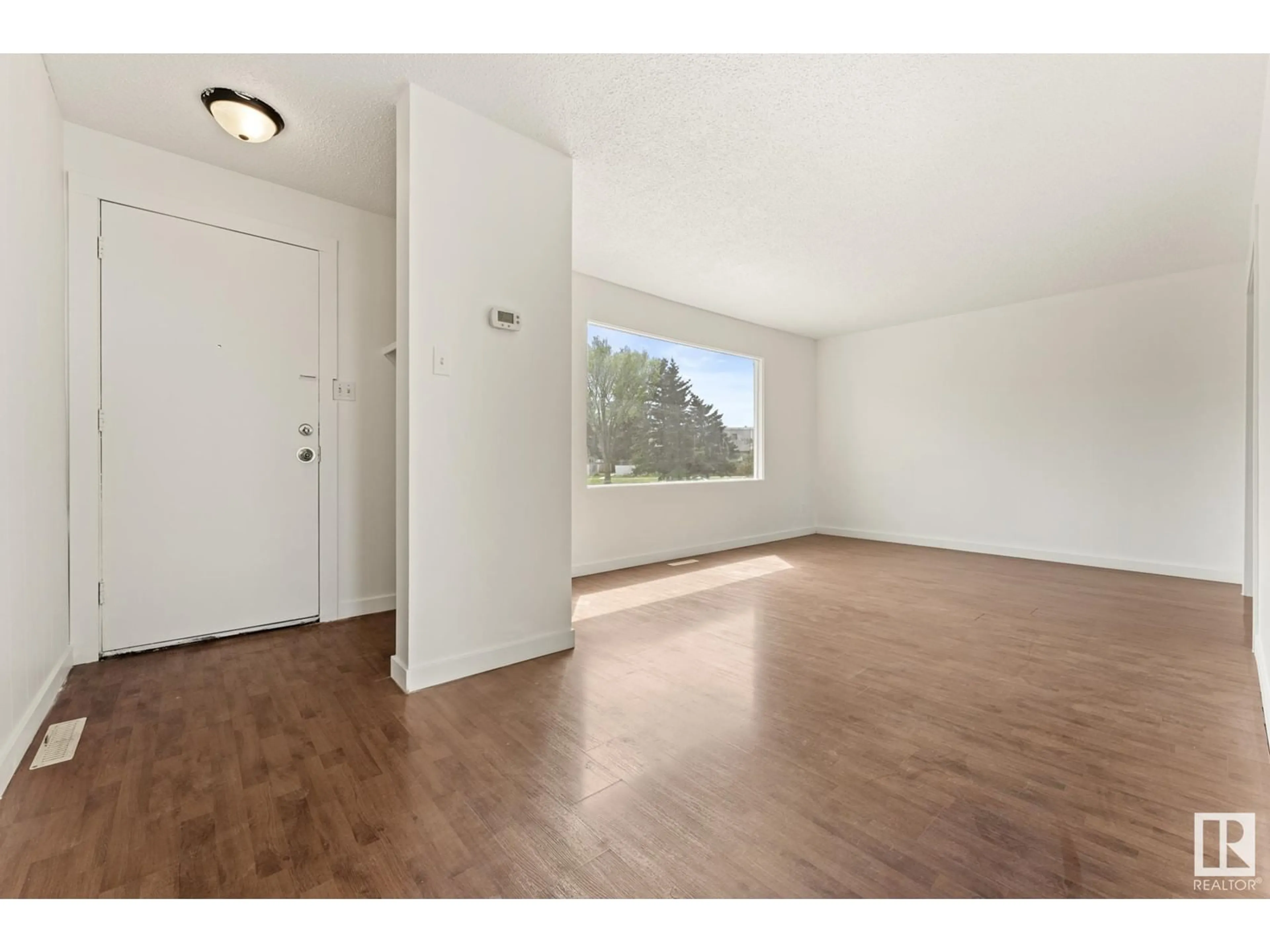 A pic of a room for 10306 131A AV, Edmonton Alberta T5E5S4