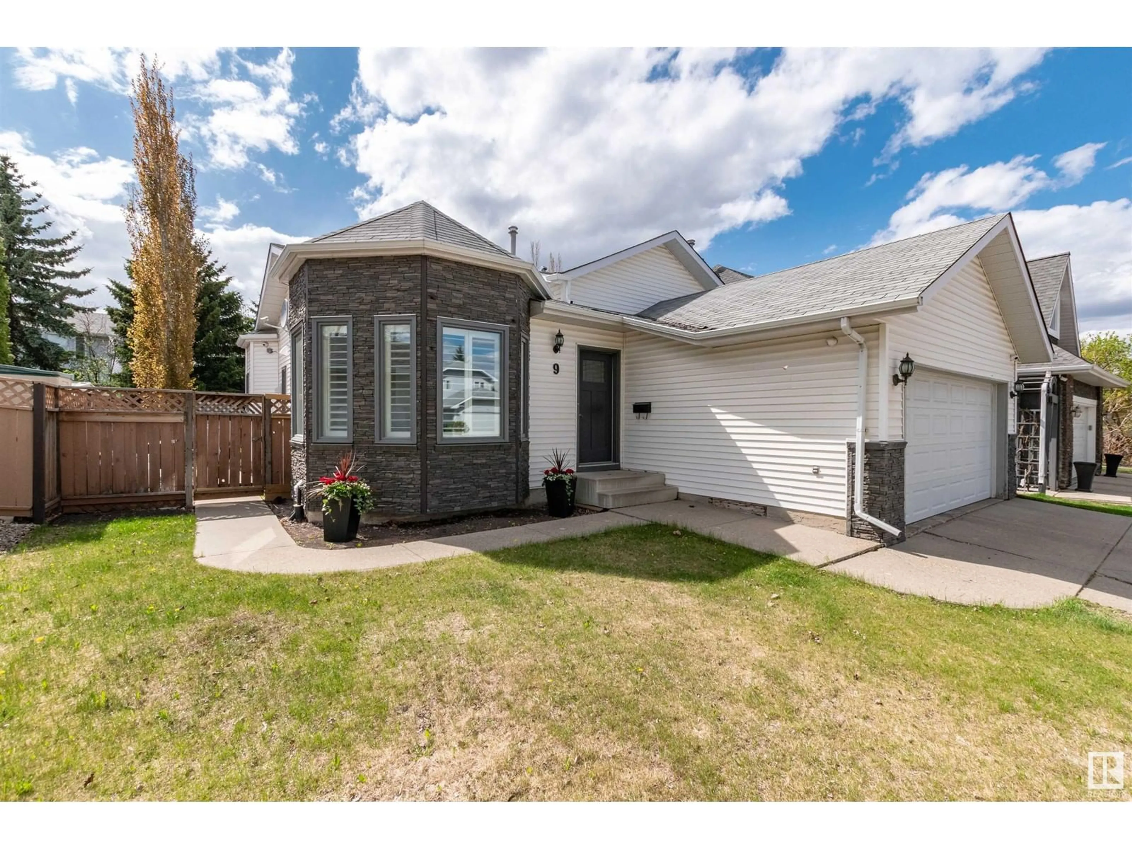 Home with vinyl exterior material, street for 9 COACHMAN, Sherwood Park Alberta T8H1B7
