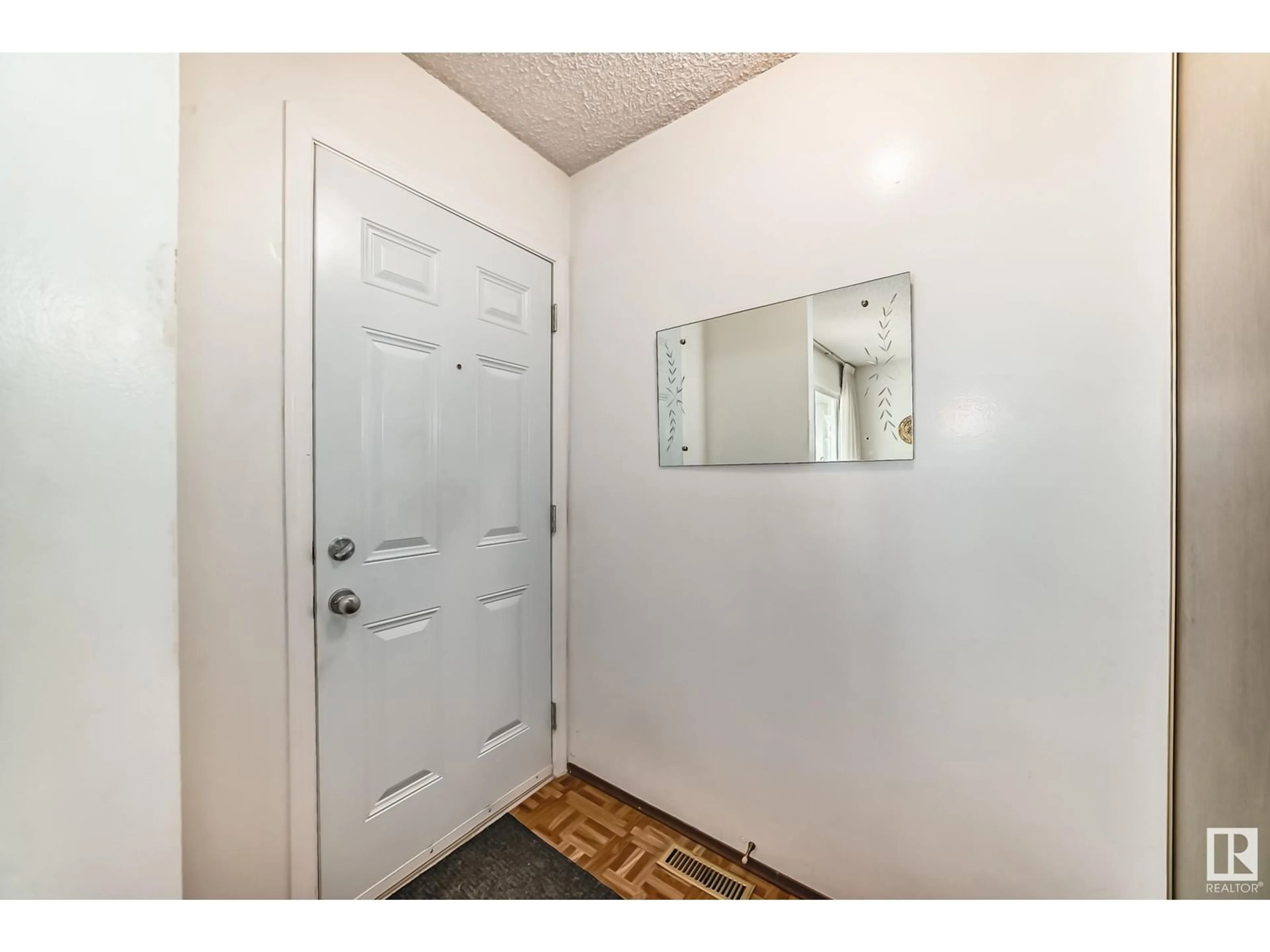 Indoor entryway for 2030 - 53 BRENTWOOD BV, Sherwood Park Alberta T8A4P6