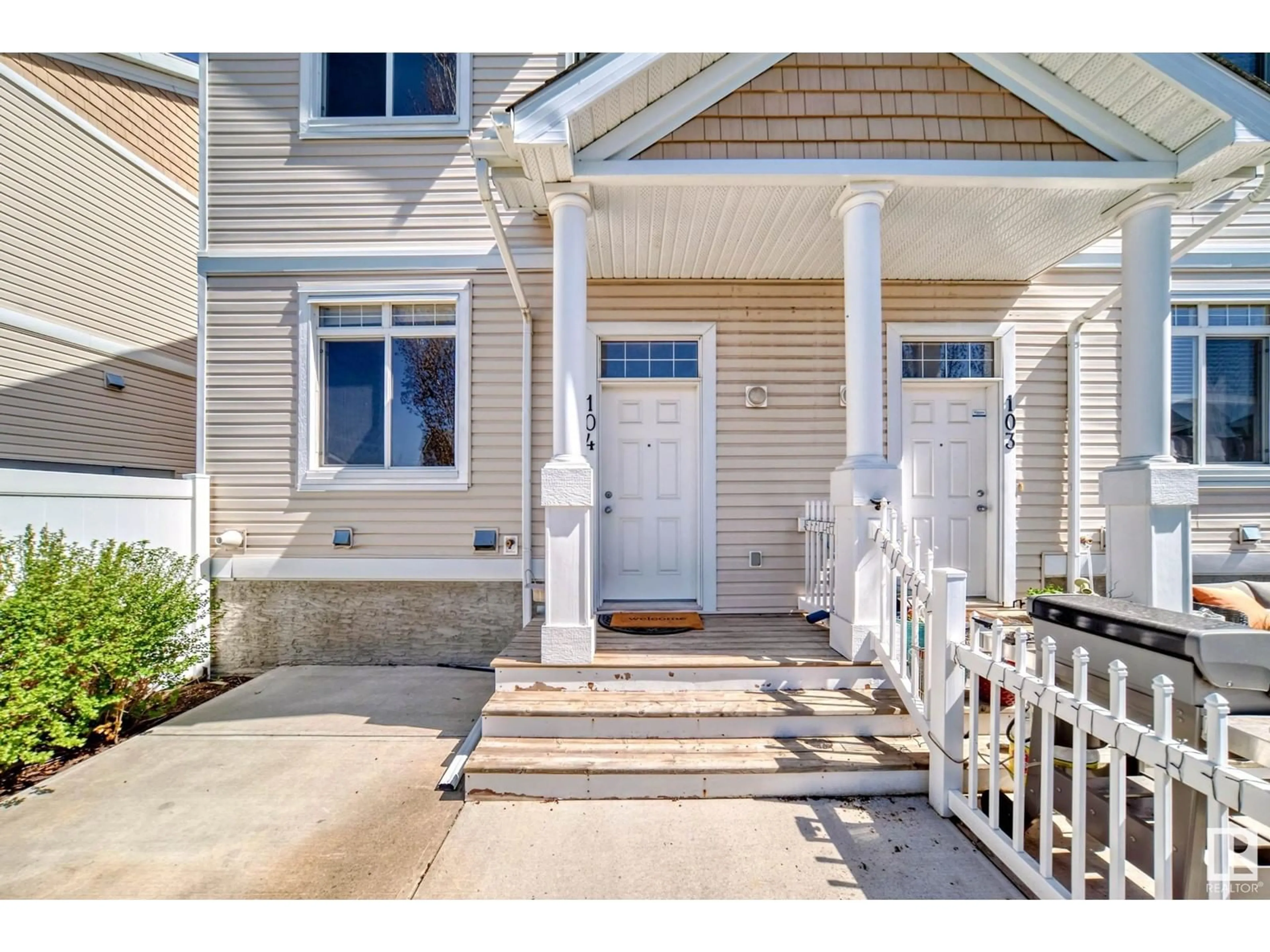 Indoor entryway for #104 - 1804 70 ST, Edmonton Alberta T6X0H4