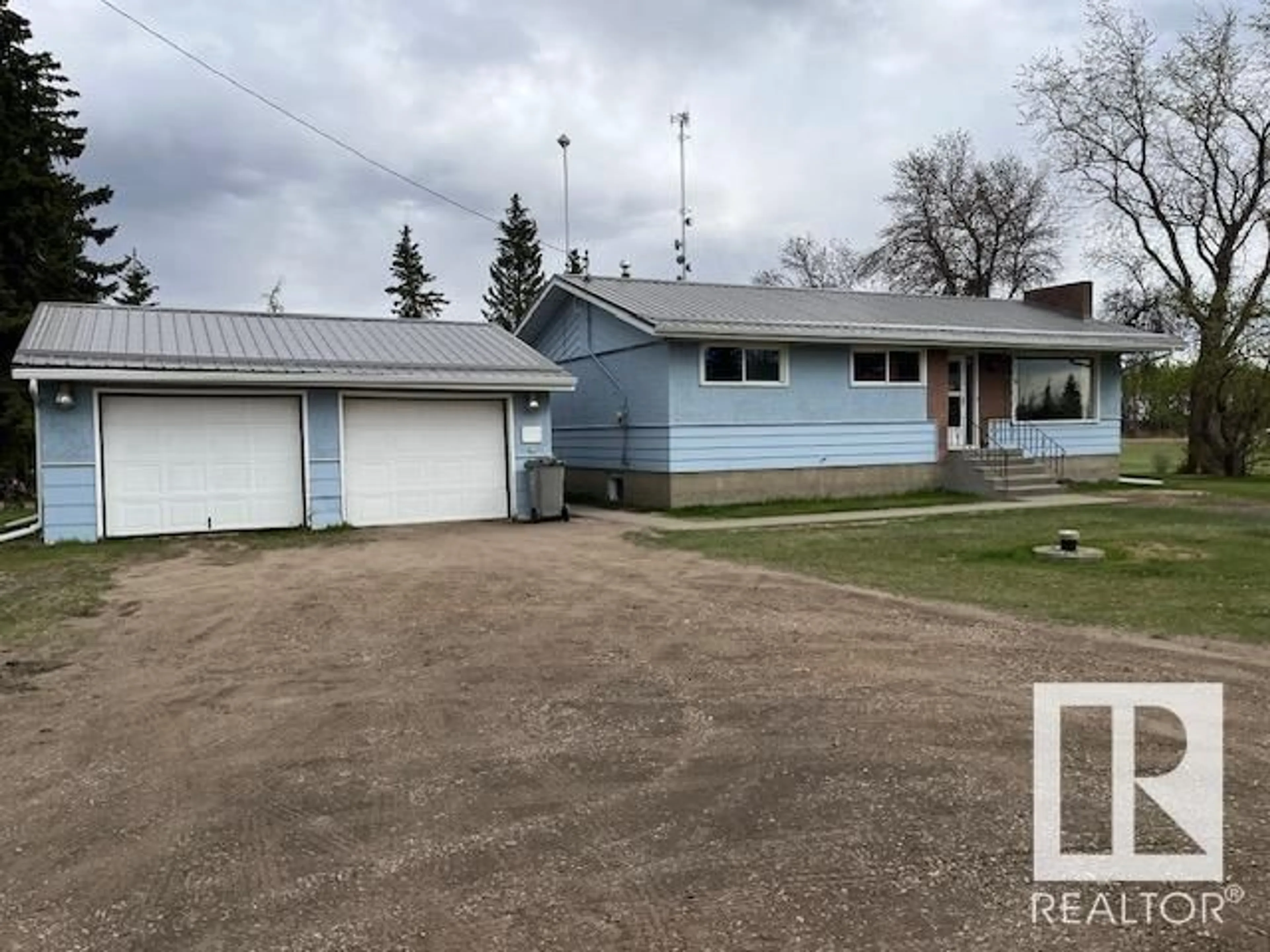 A pic from outside/outdoor area/front of a property/back of a property/a pic from drone, street for 4901 SAWCHUK STREET, Mundare Alberta T0B3H0