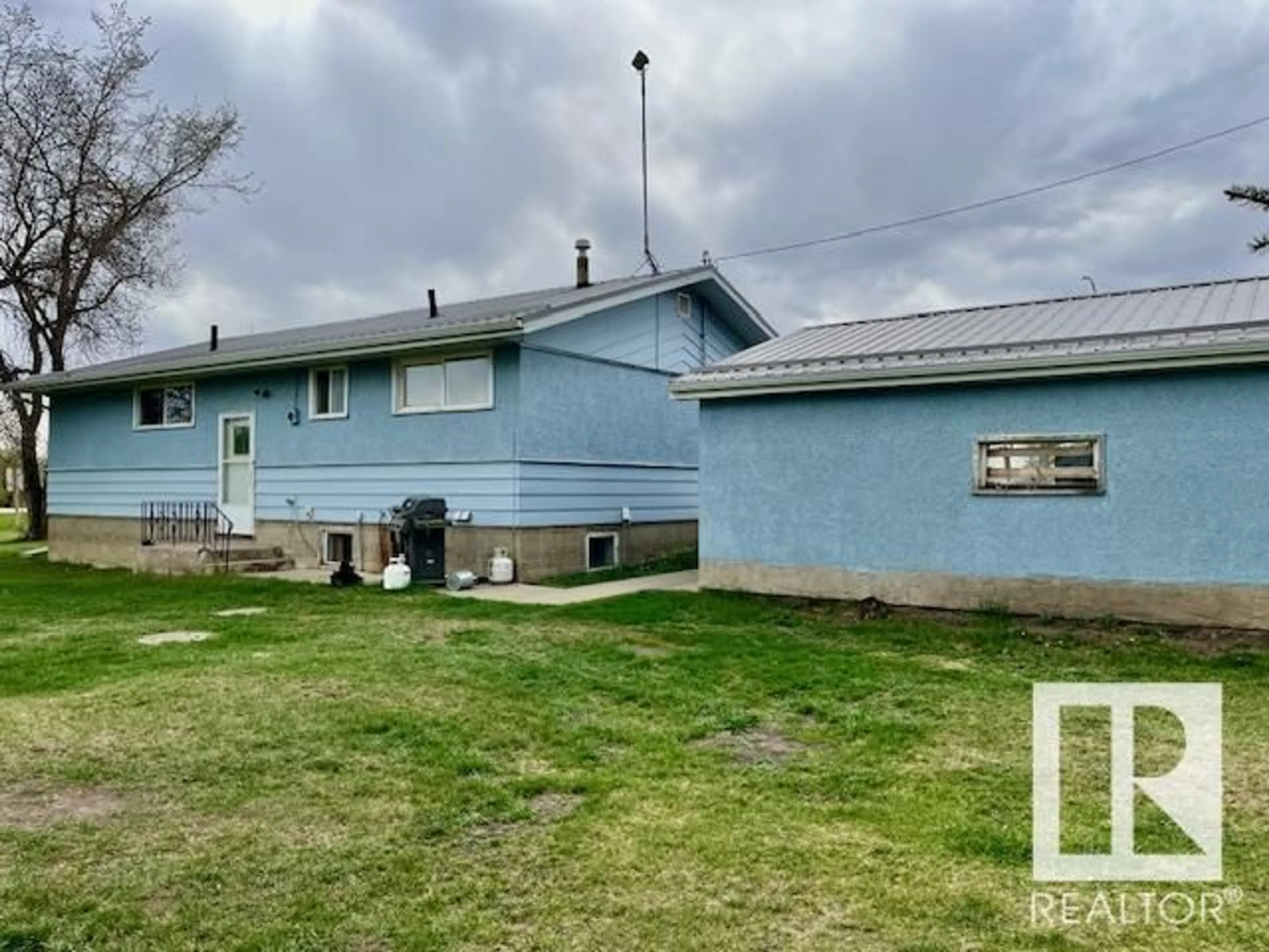 A pic from outside/outdoor area/front of a property/back of a property/a pic from drone, building for 4901 SAWCHUK STREET, Mundare Alberta T0B3H0
