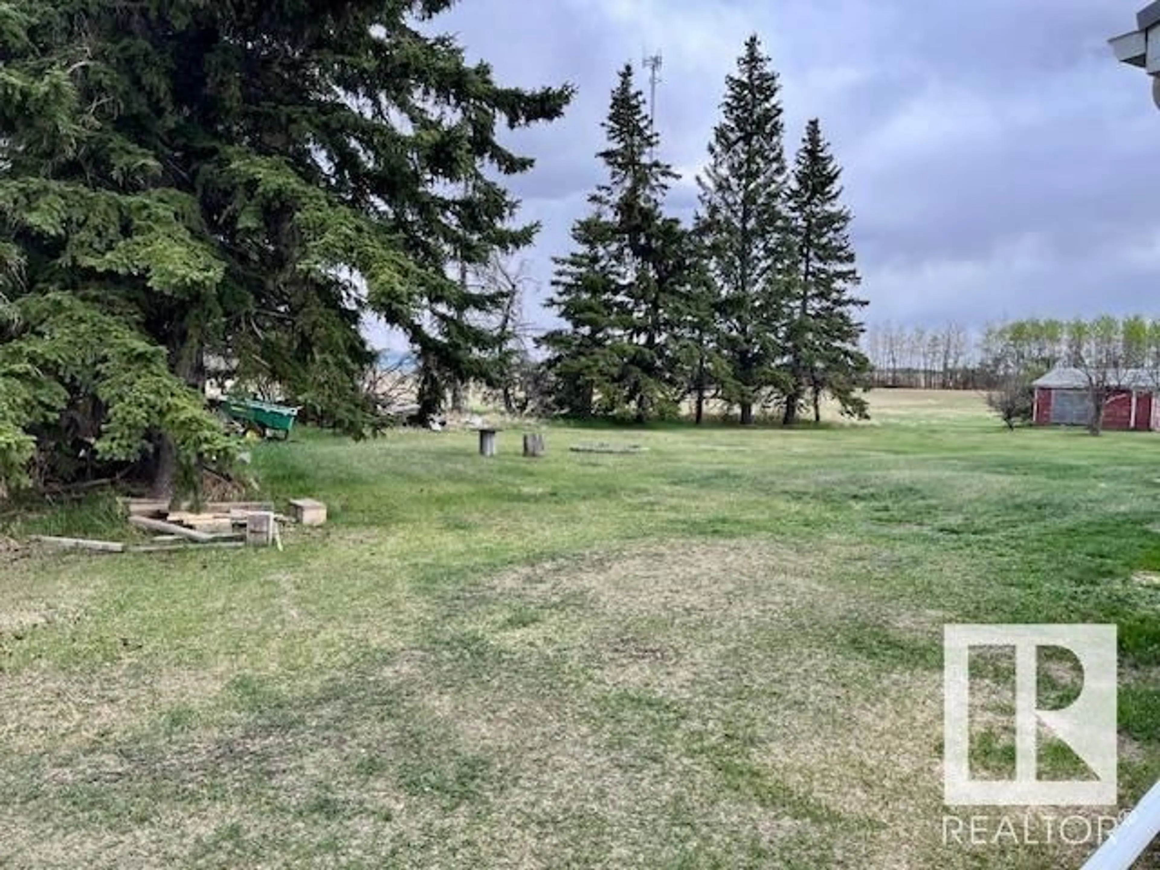 A pic from outside/outdoor area/front of a property/back of a property/a pic from drone, unknown for 4901 SAWCHUK STREET, Mundare Alberta T0B3H0