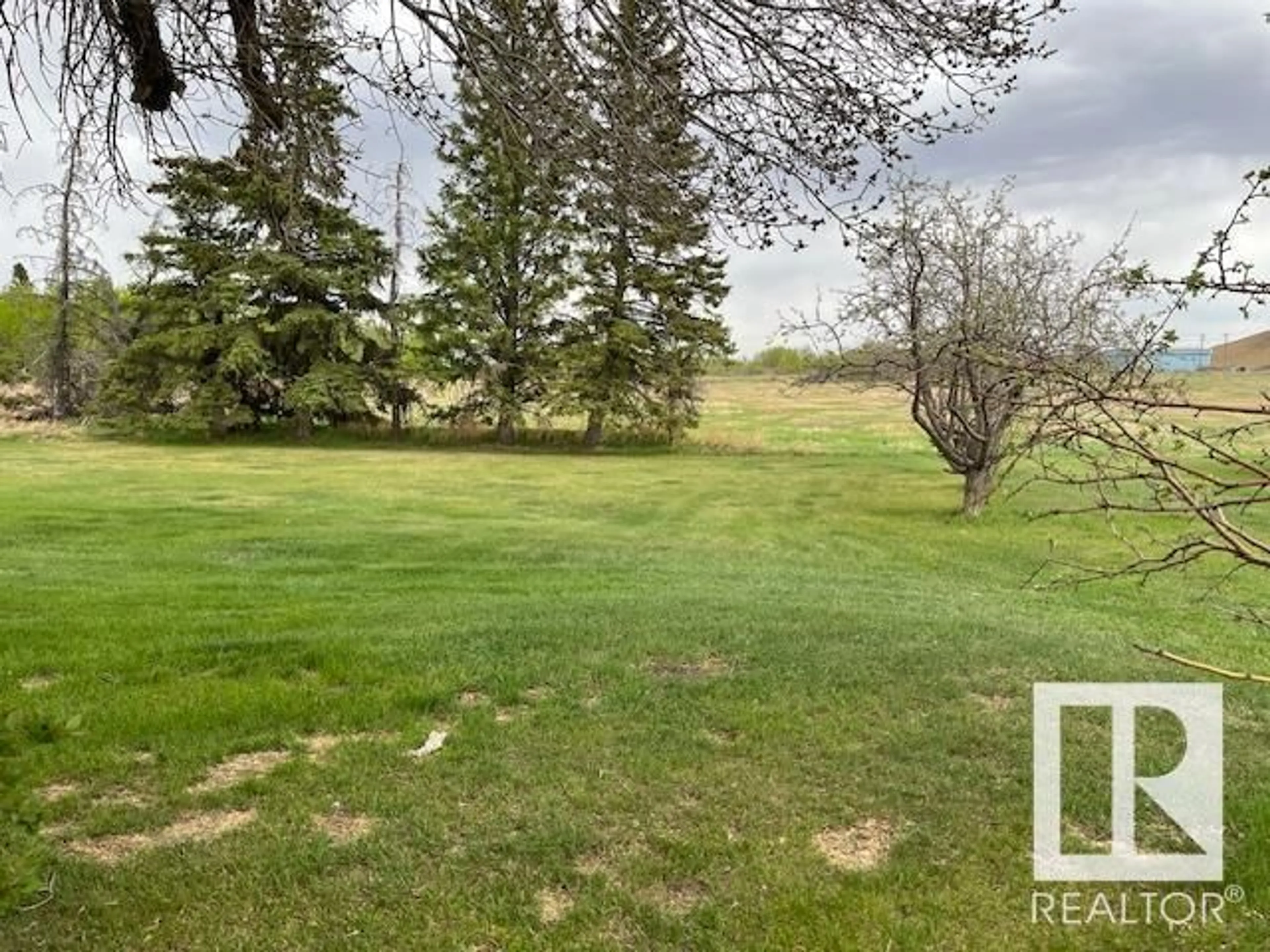 A pic from outside/outdoor area/front of a property/back of a property/a pic from drone, water/lake/river/ocean view for 4901 SAWCHUK STREET, Mundare Alberta T0B3H0