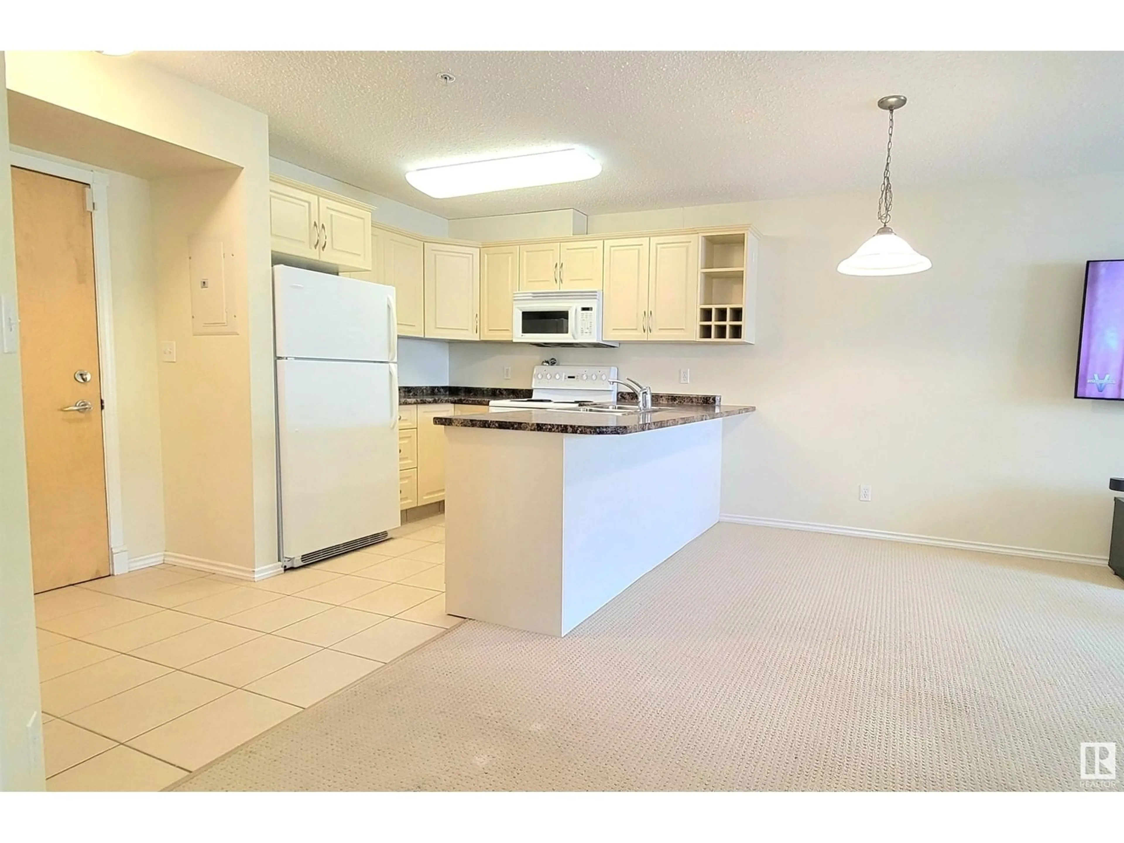 Standard kitchen, unknown for 17404 - 117 64 AV, Edmonton Alberta T5T6X4