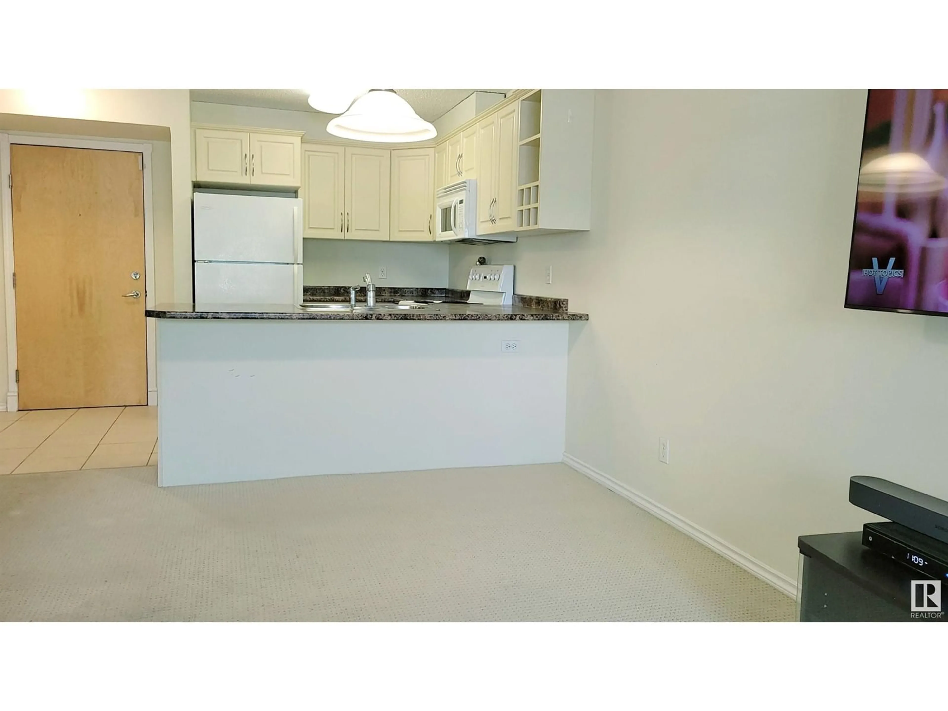 Standard kitchen, unknown for 17404 - 117 64 AV, Edmonton Alberta T5T6X4