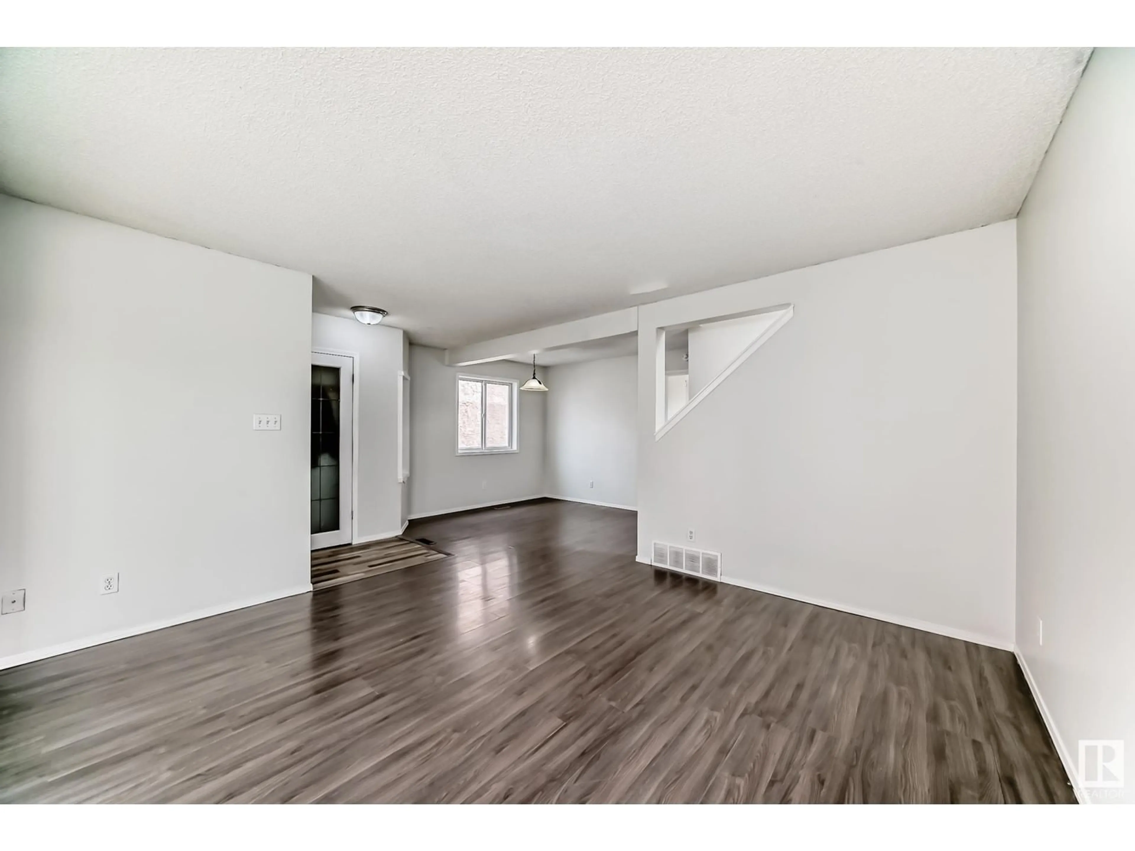A pic of a room for 271 RIVER PT, Edmonton Alberta T5A4Z3