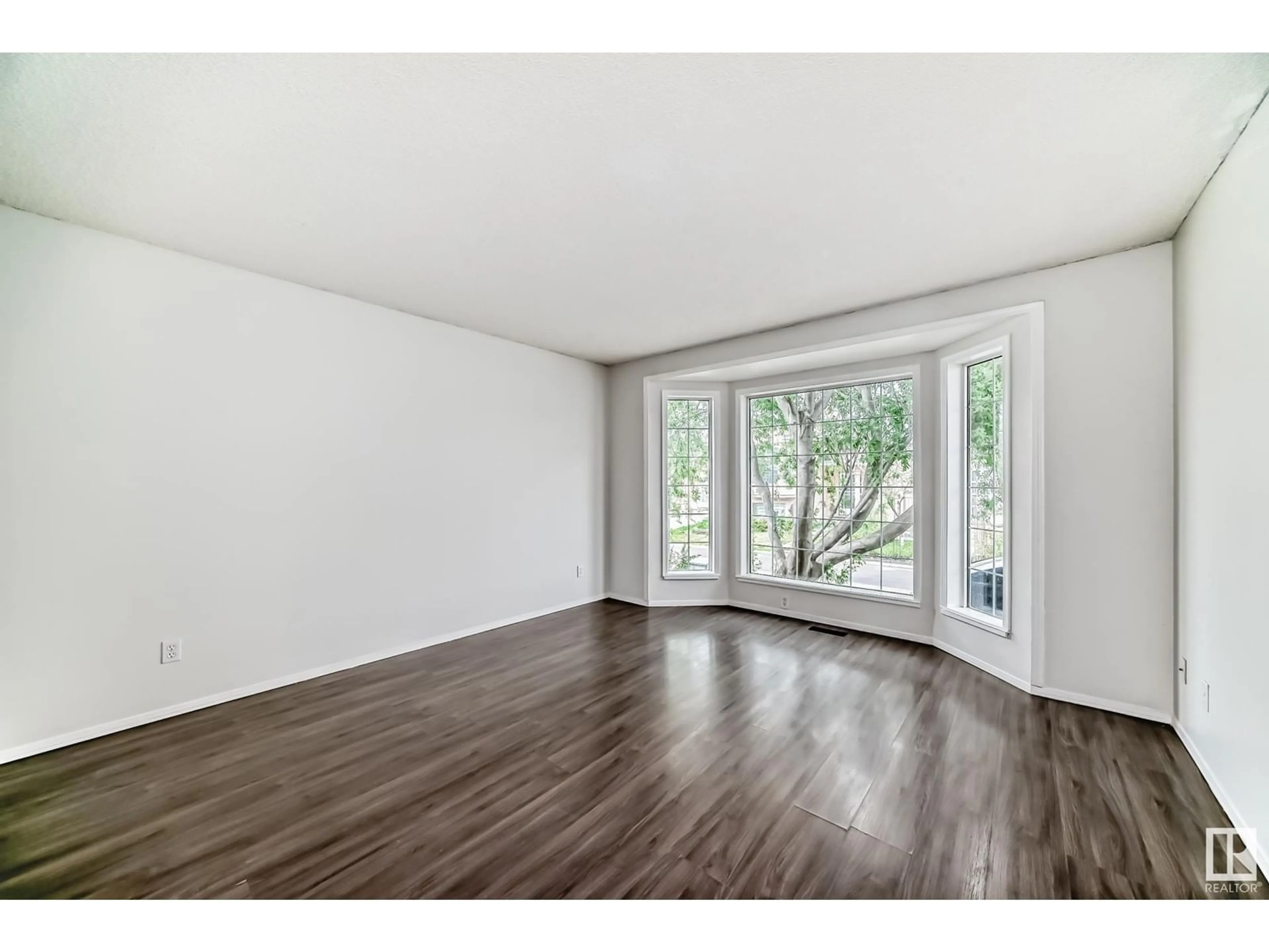 A pic of a room for 271 RIVER PT, Edmonton Alberta T5A4Z3