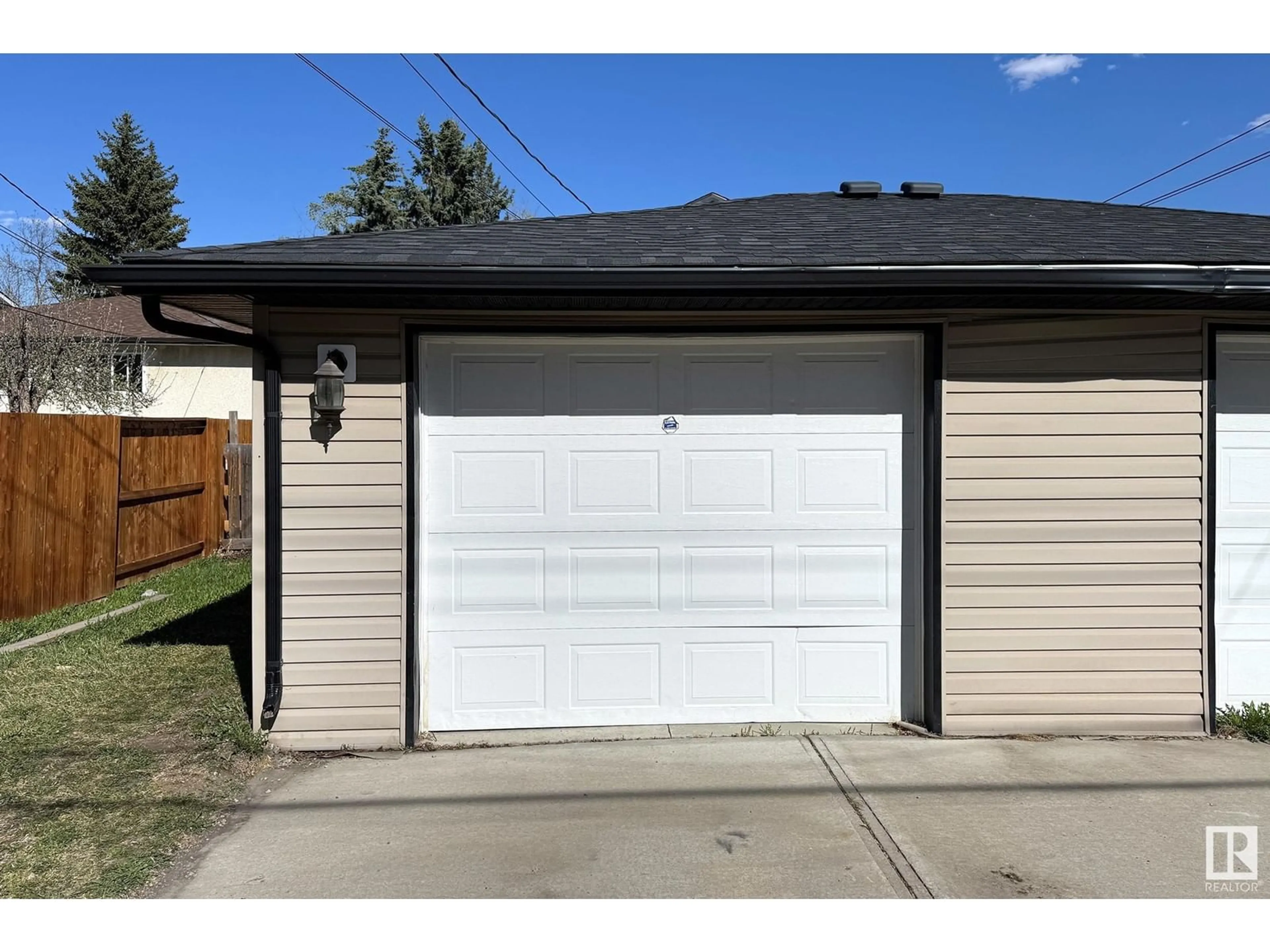Indoor garage for NW - 10222 150 ST, Edmonton Alberta T5P1P3