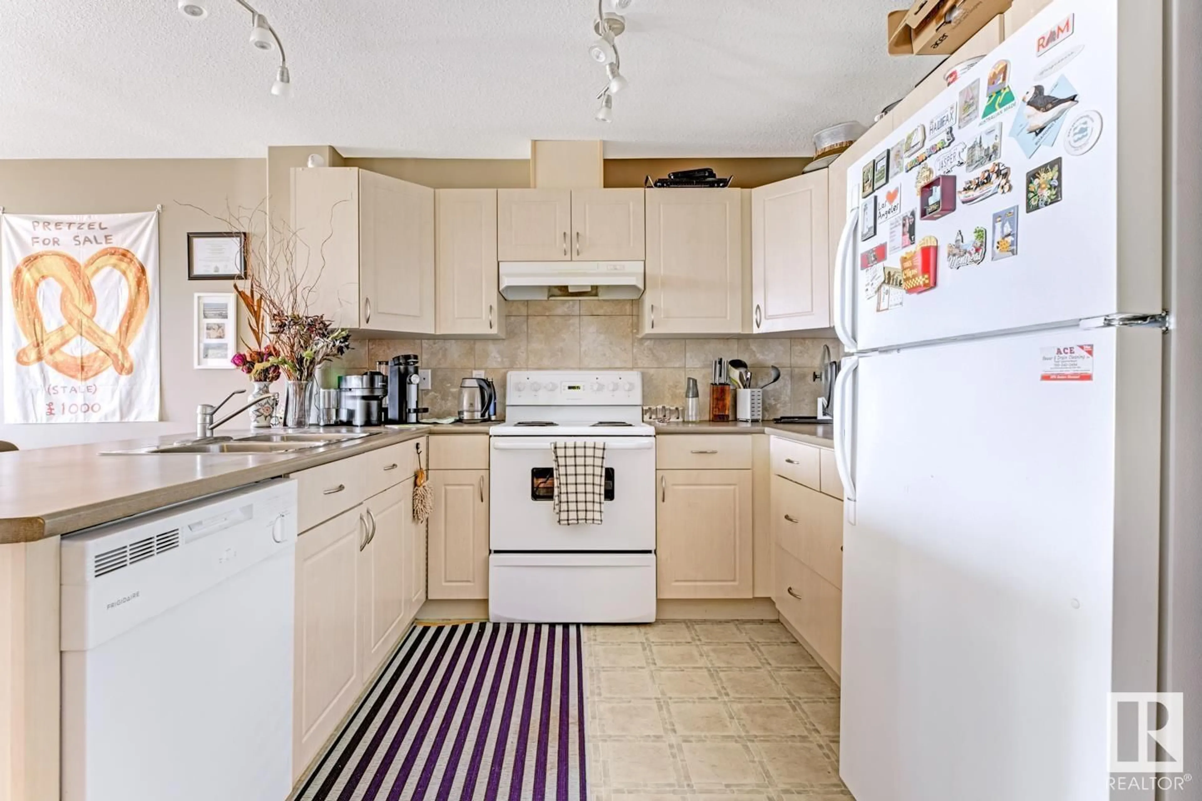 Standard kitchen, unknown for 129 530 HOOKE RD NW, Edmonton Alberta T5A5J5