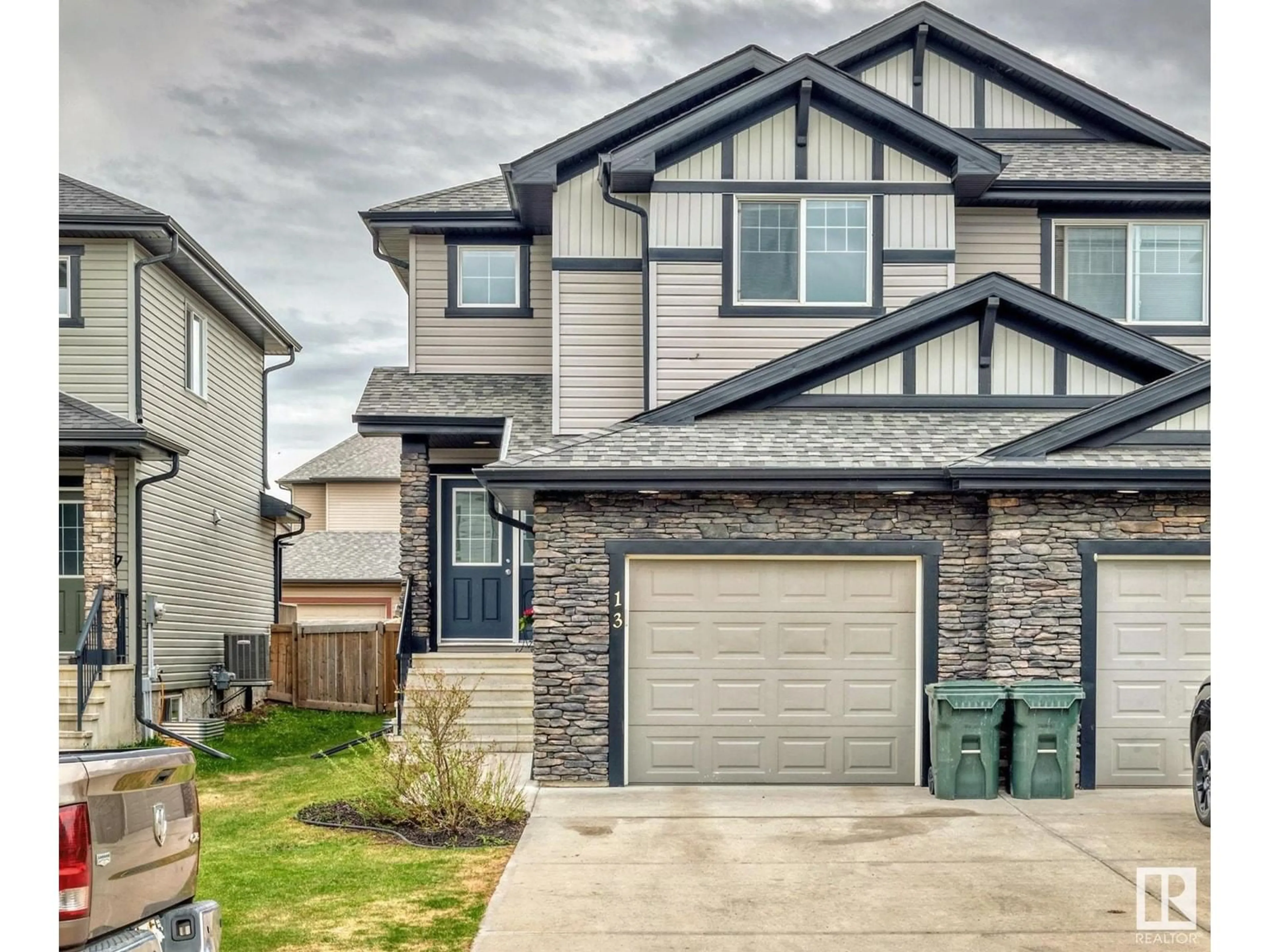 Home with vinyl exterior material, street for 13 MEADOWLAND CR, Spruce Grove Alberta T7X0P9