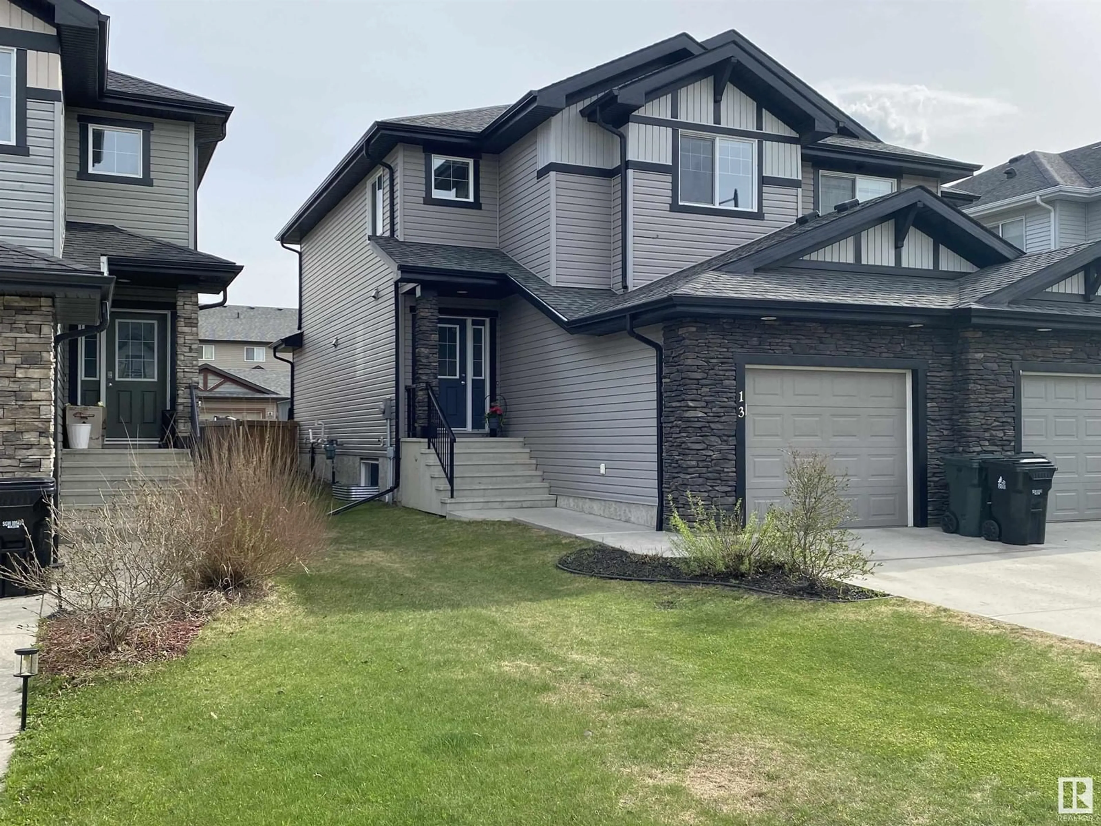 Home with vinyl exterior material, street for 13 MEADOWLAND CR, Spruce Grove Alberta T7X0P9