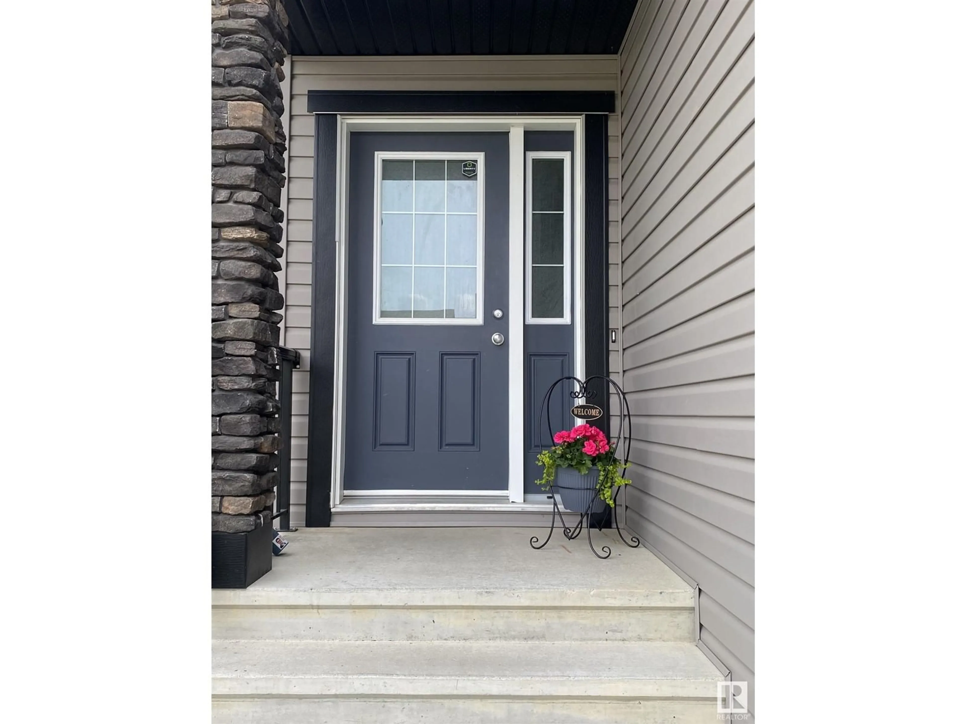 Indoor entryway for 13 MEADOWLAND CR, Spruce Grove Alberta T7X0P9