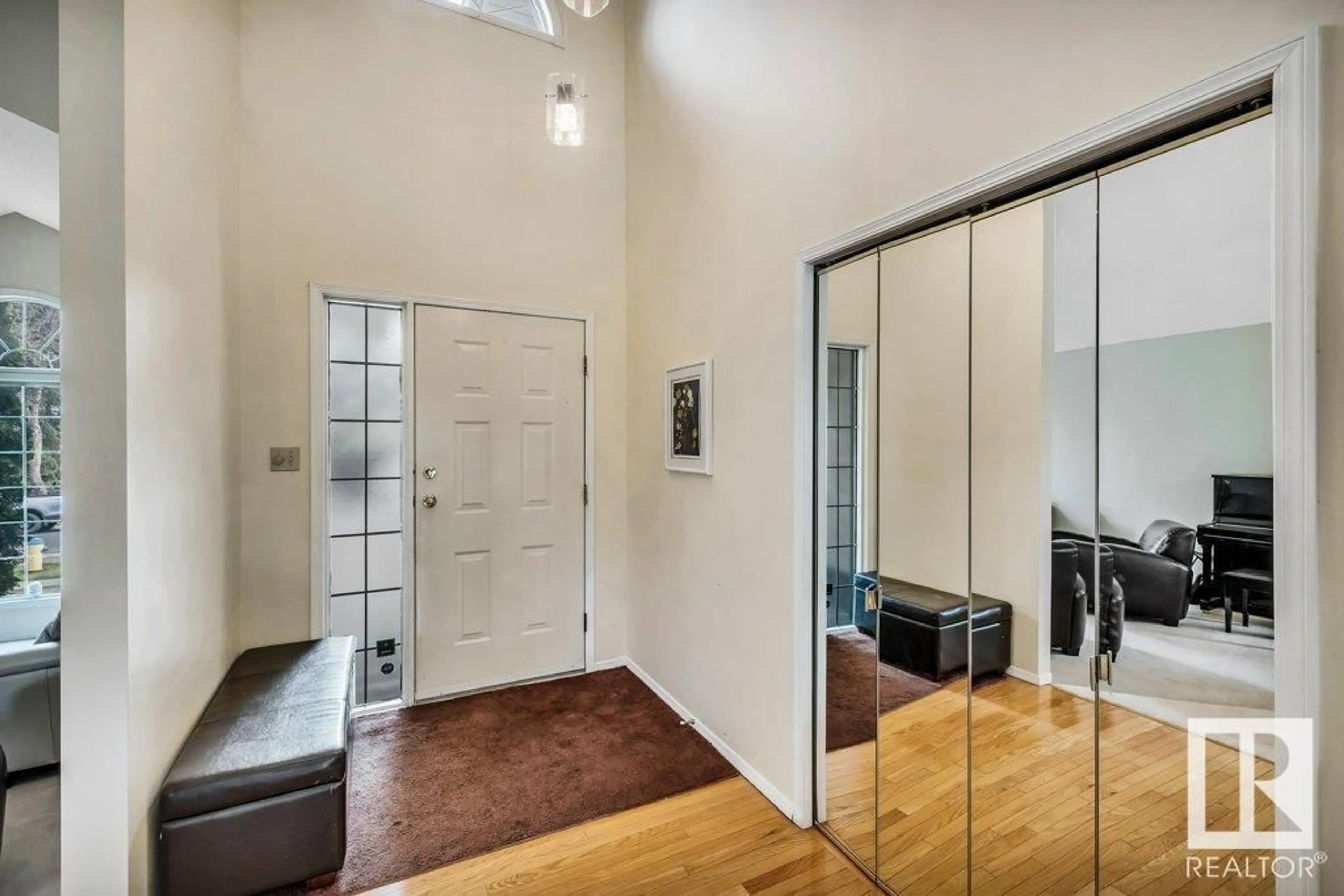 Indoor entryway for 425 BUCHANAN RD, Edmonton Alberta T6R2A5