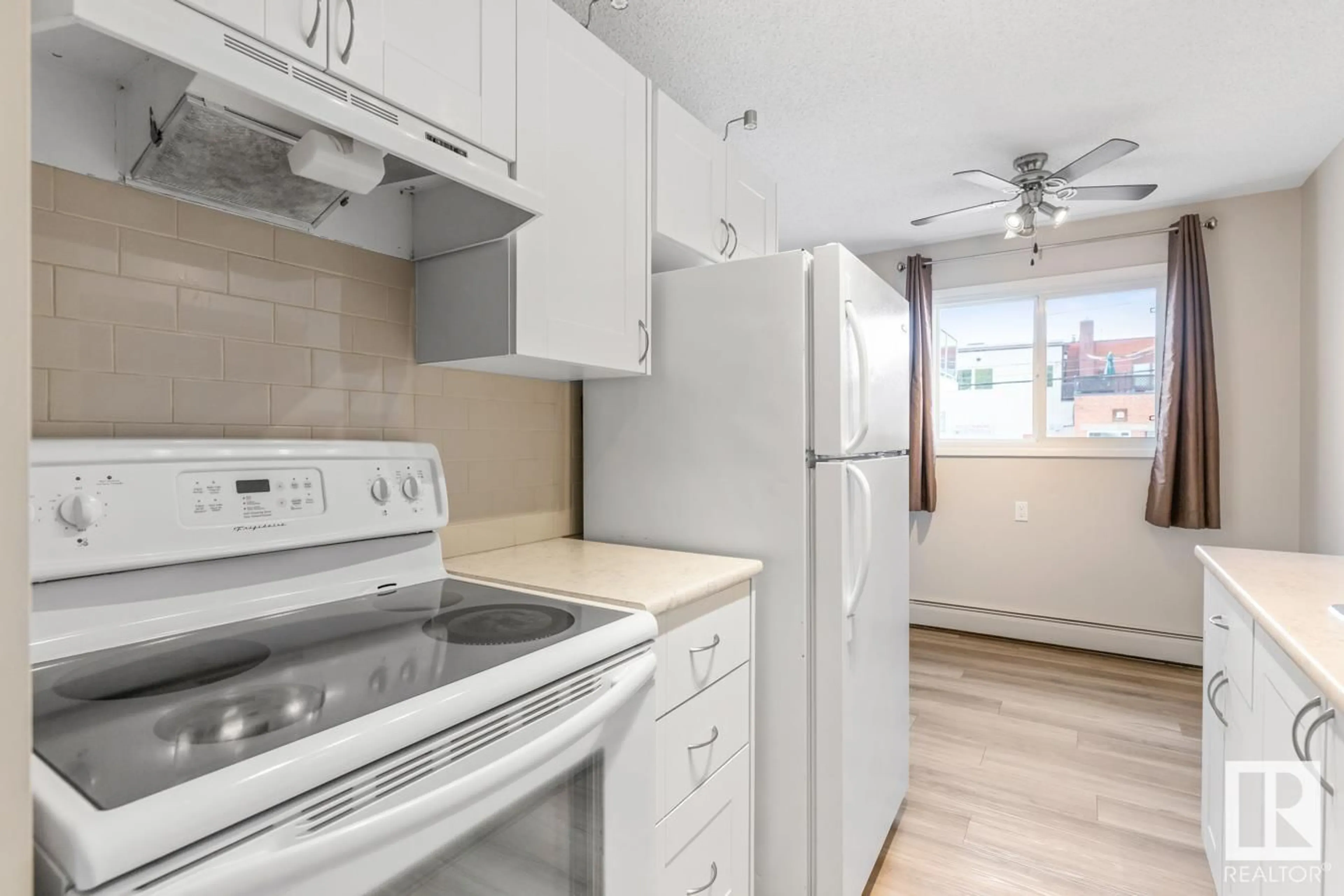 Standard kitchen, unknown for 10815 83 AV, Edmonton Alberta T6E2E6