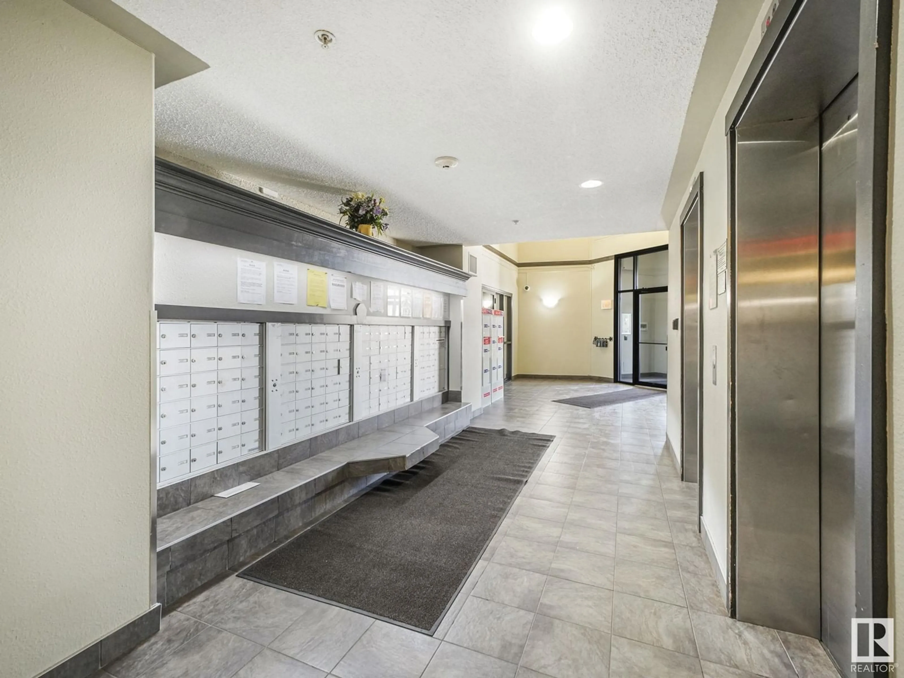 Indoor foyer for 7331 - 6208 SOUTH TERWILLEGAR DR, Edmonton Alberta T6R0L9