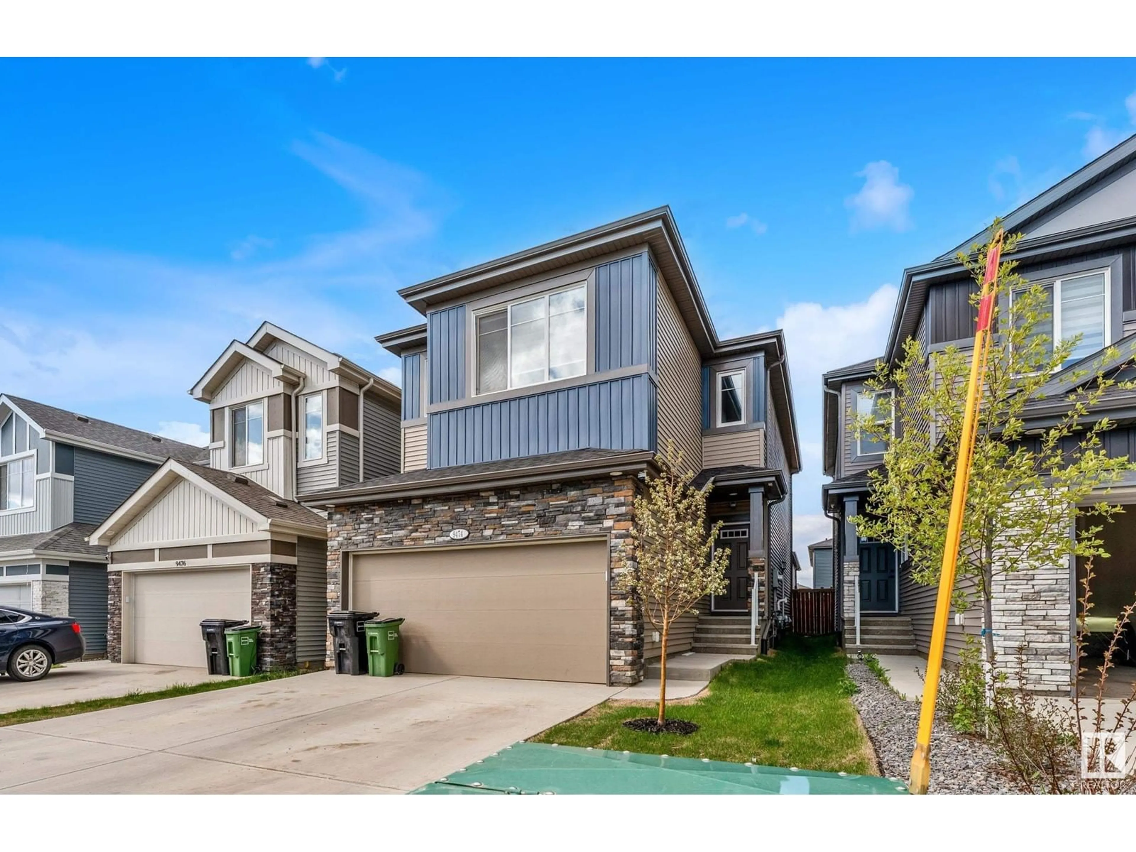 Home with vinyl exterior material, street for 9474 PEAR CR, Edmonton Alberta T6X2Z6