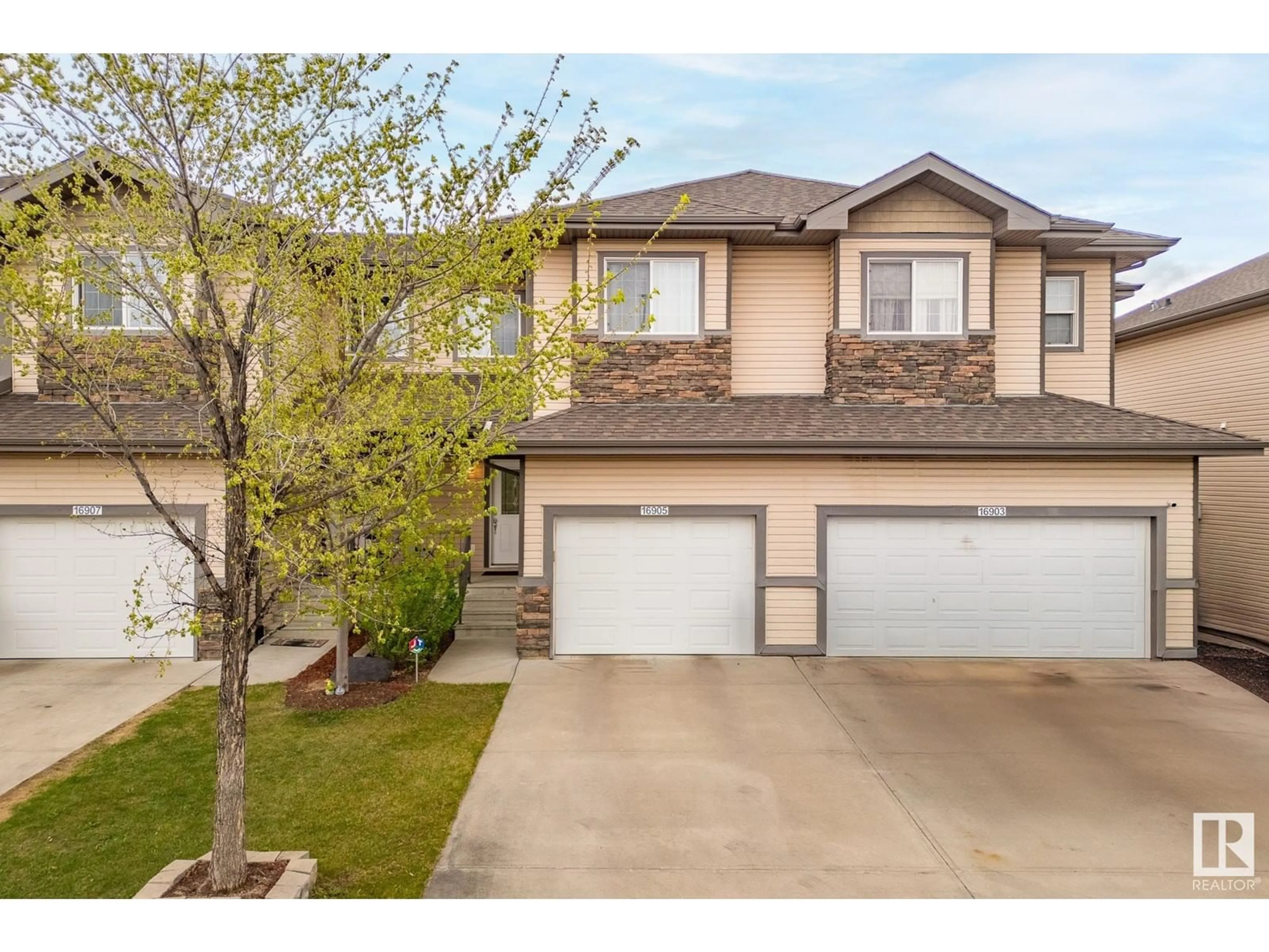 A pic from outside/outdoor area/front of a property/back of a property/a pic from drone, street for NW - 16905 55 ST, Edmonton Alberta T5Y0R2