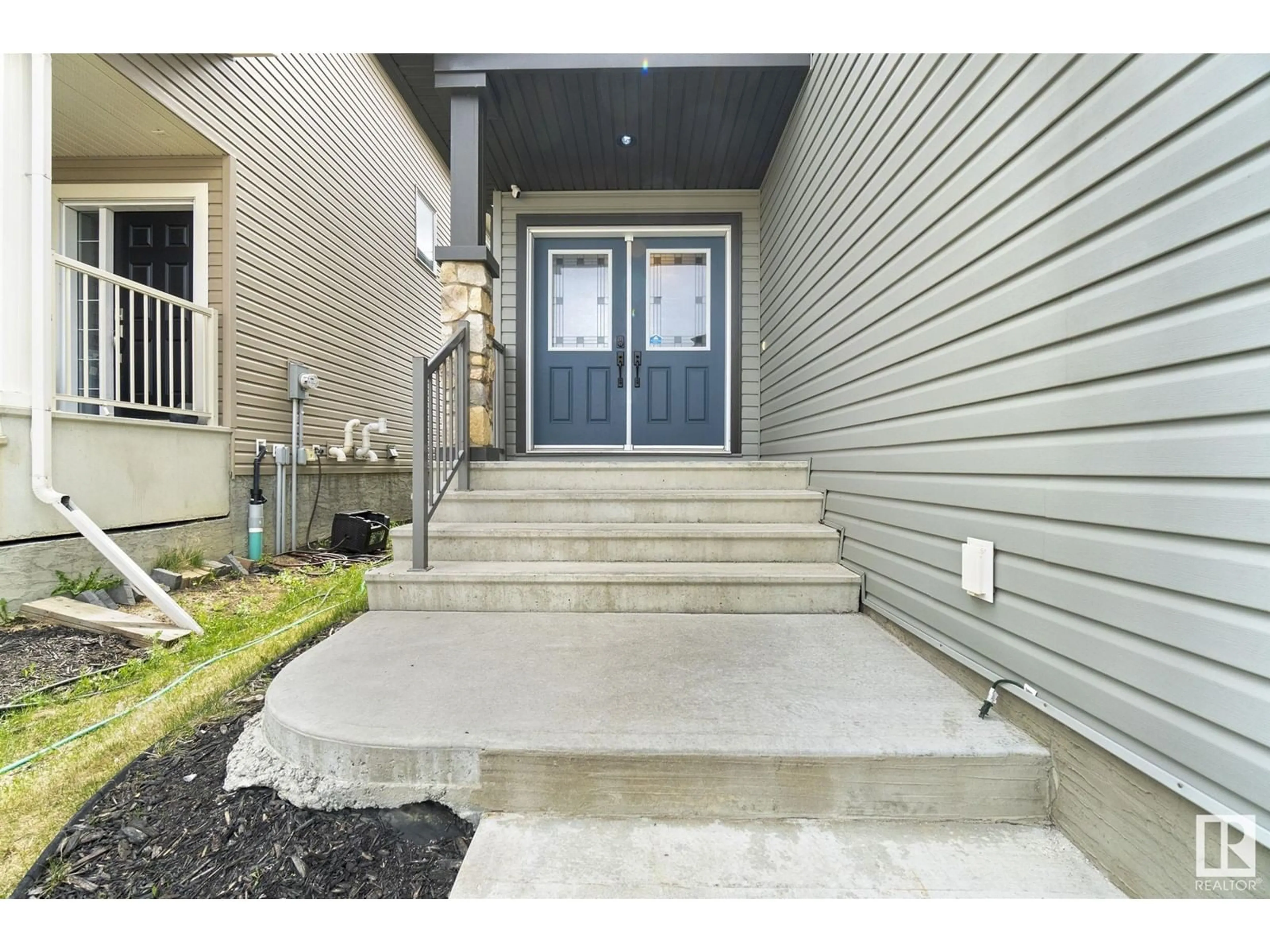 Indoor entryway for 3 SANDALWOOD PL, Leduc Alberta T9E1C2