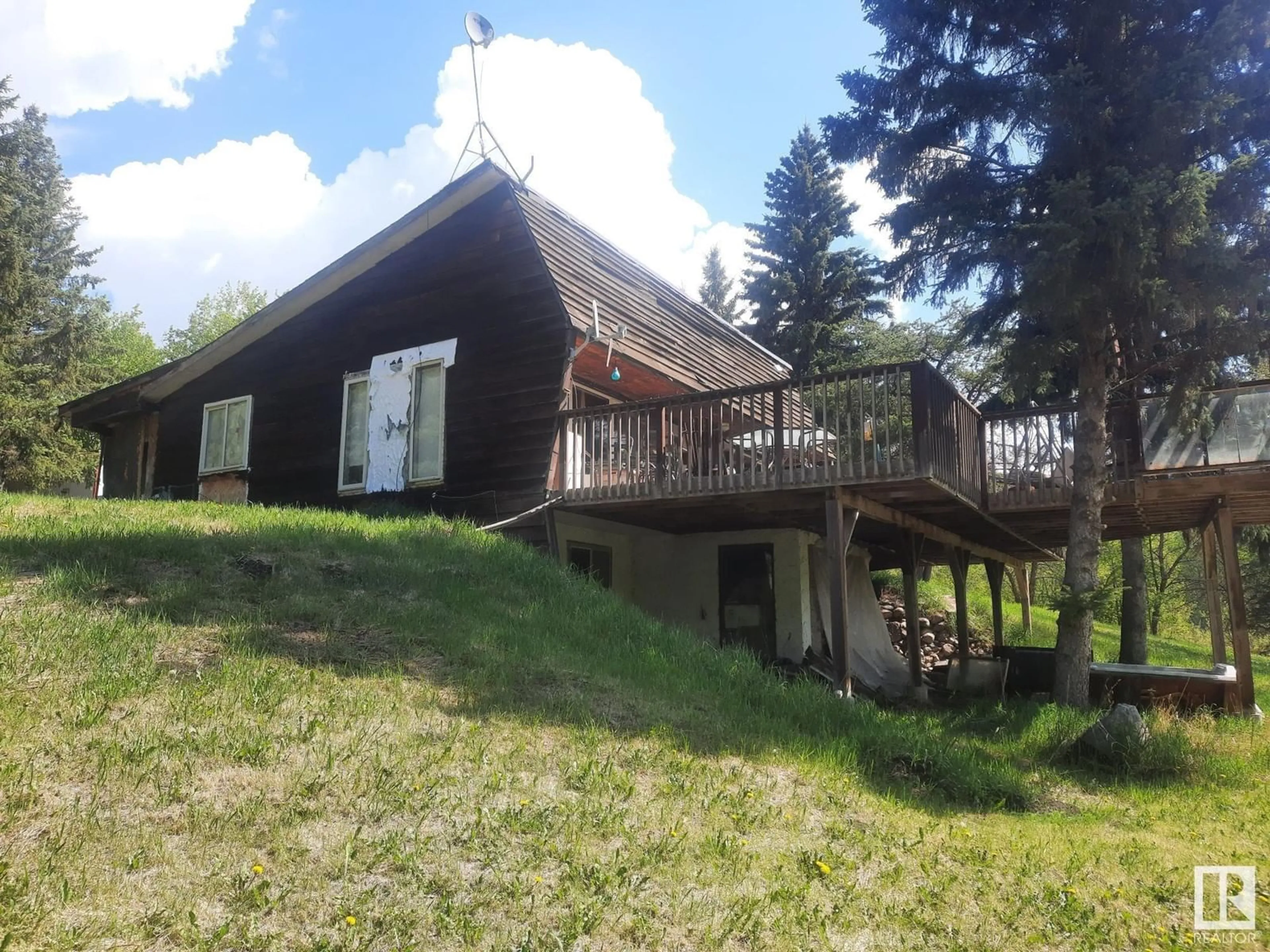 A pic from outside/outdoor area/front of a property/back of a property/a pic from drone, mountain view for 20015 TWP. RD., Rural Beaver County Alberta T0B4J1
