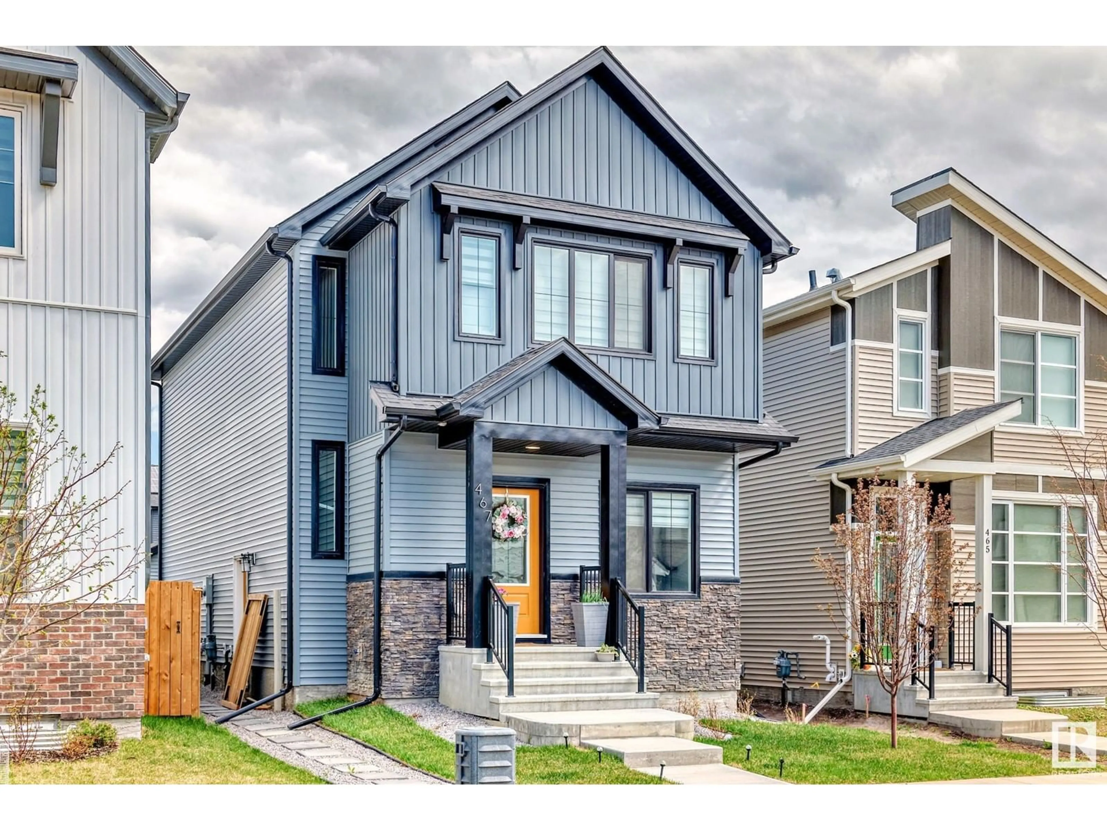 Home with vinyl exterior material, street for 467 EDGEMONT DR, Edmonton Alberta T6M1S1